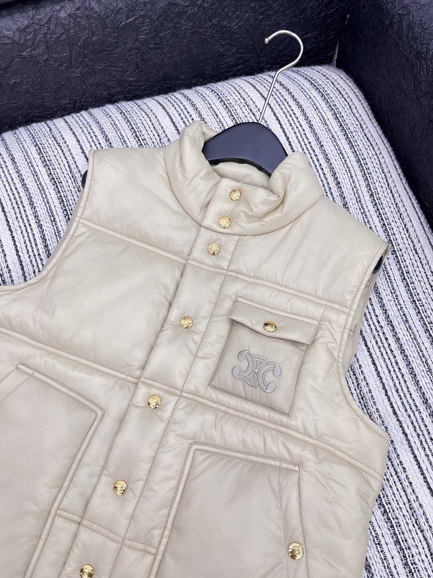 🛒𝐍𝐄𝐖 · 𝟐𝟎𝟐5/爆款现货【原版定制】Celin*｜25秋冬立领羽绒马甲外套代购爆款本季超好看的一