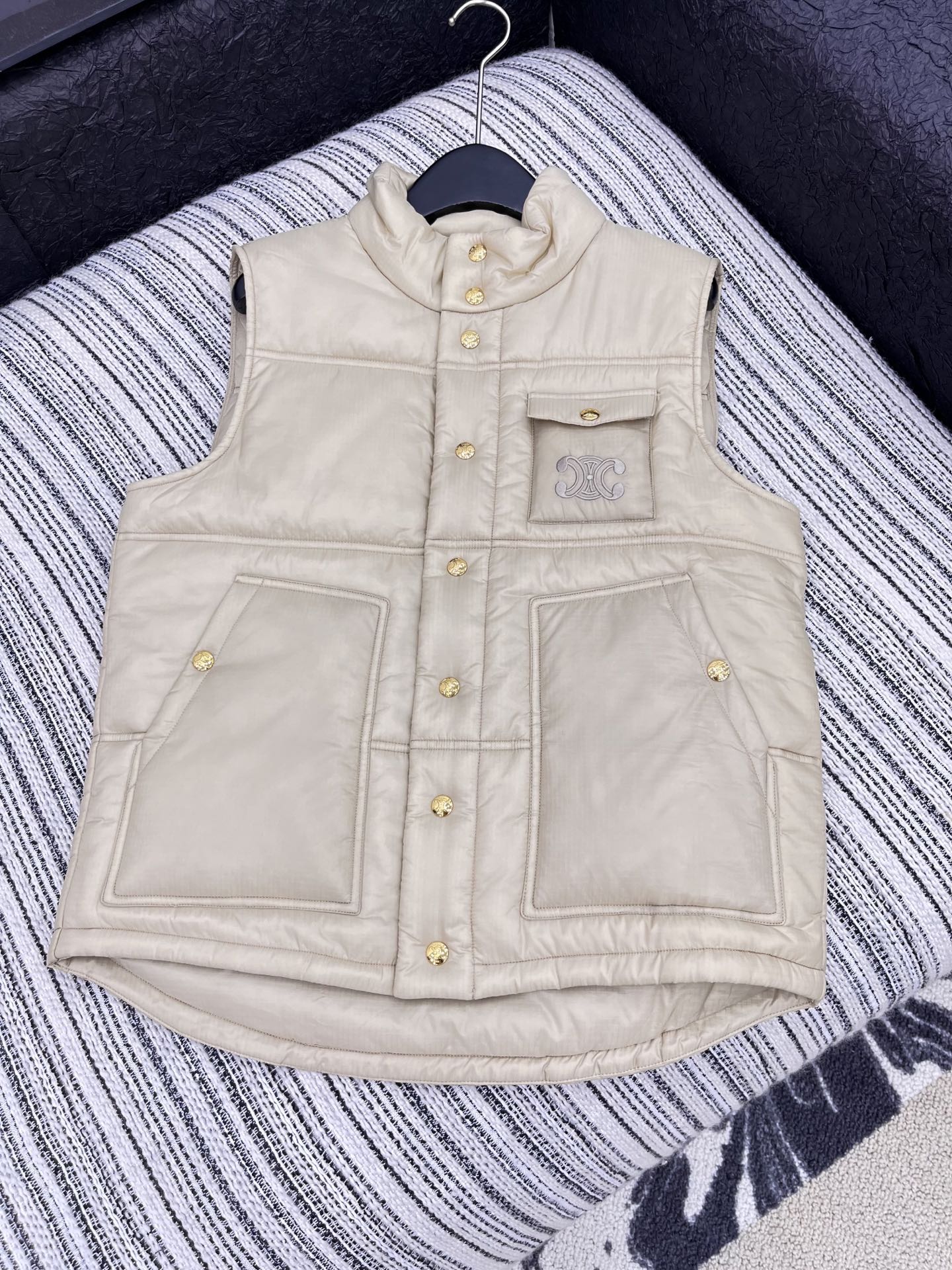 🛒𝐍𝐄𝐖 · 𝟐𝟎𝟐5/爆款现货【原版定制】Celin*｜25秋冬立领羽绒马甲外套代购爆款本季超好看的一