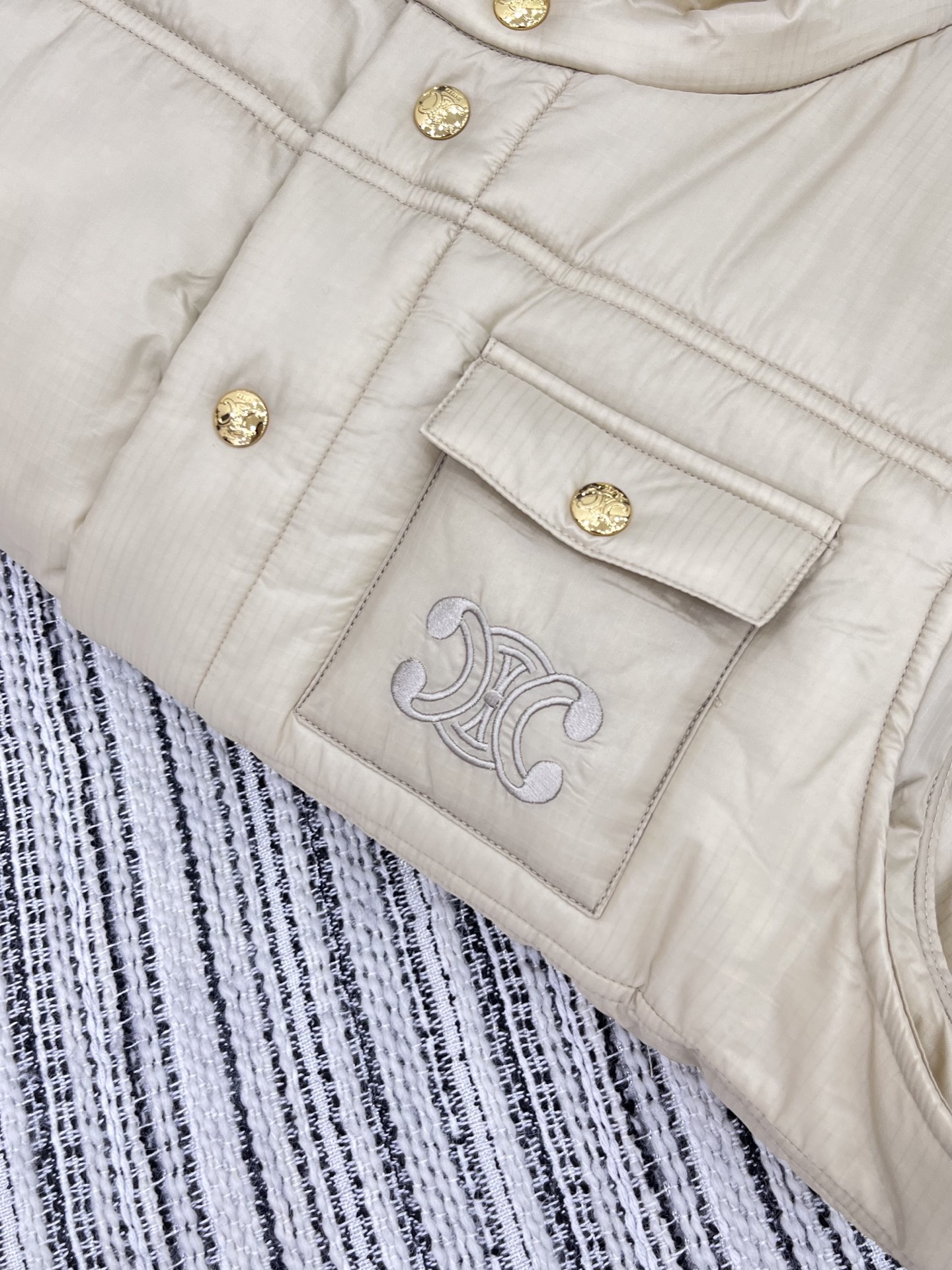 🛒𝐍𝐄𝐖 · 𝟐𝟎𝟐5/爆款现货【原版定制】Celin*｜25秋冬立领羽绒马甲外套代购爆款本季超好看的一