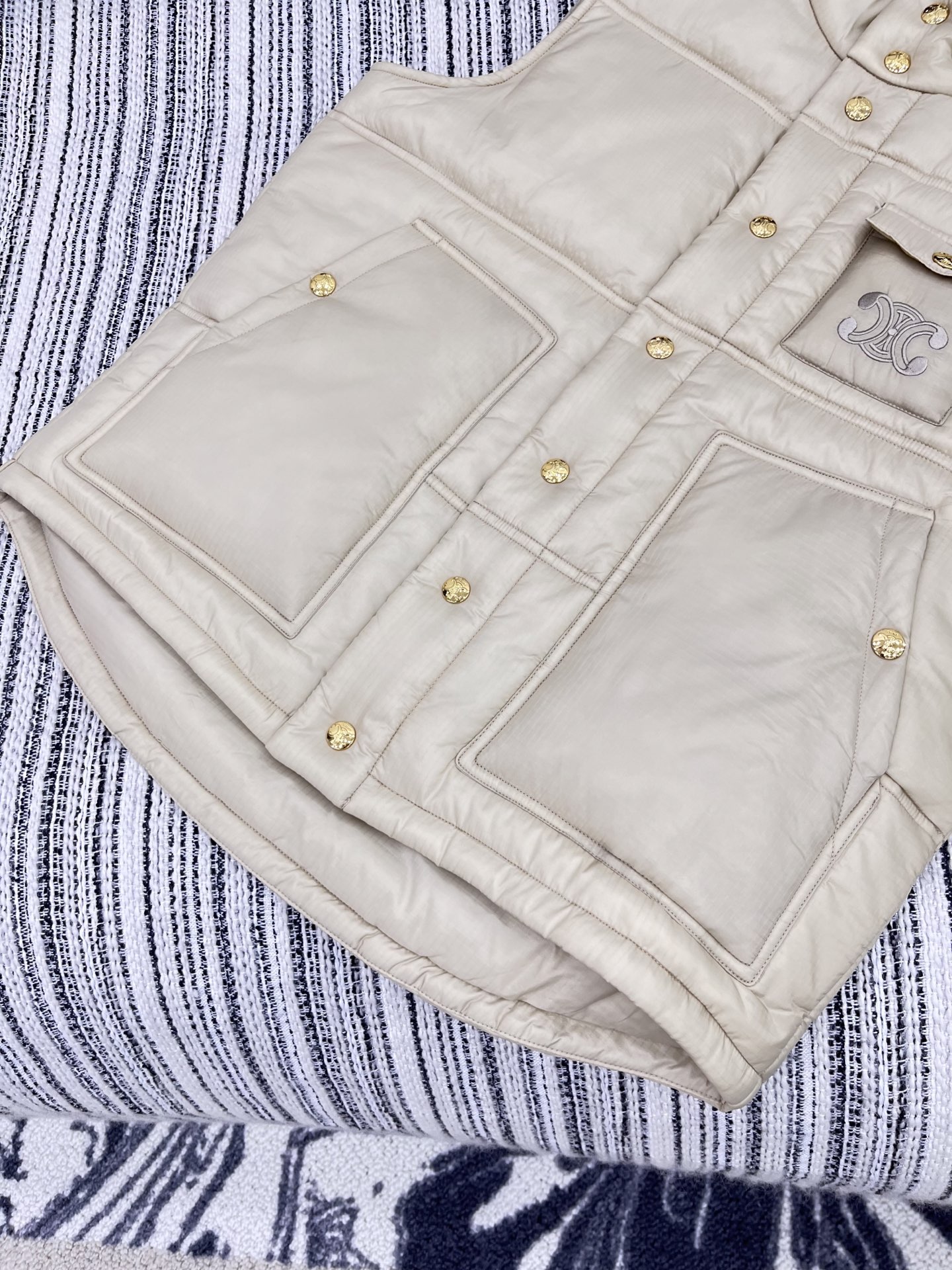 🛒𝐍𝐄𝐖 · 𝟐𝟎𝟐5/爆款现货【原版定制】Celin*｜25秋冬立领羽绒马甲外套代购爆款本季超好看的一