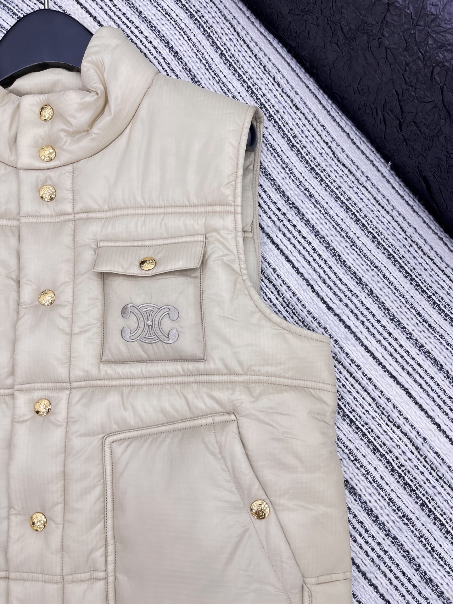 🛒𝐍𝐄𝐖 · 𝟐𝟎𝟐5/爆款现货【原版定制】Celin*｜25秋冬立领羽绒马甲外套代购爆款本季超好看的一