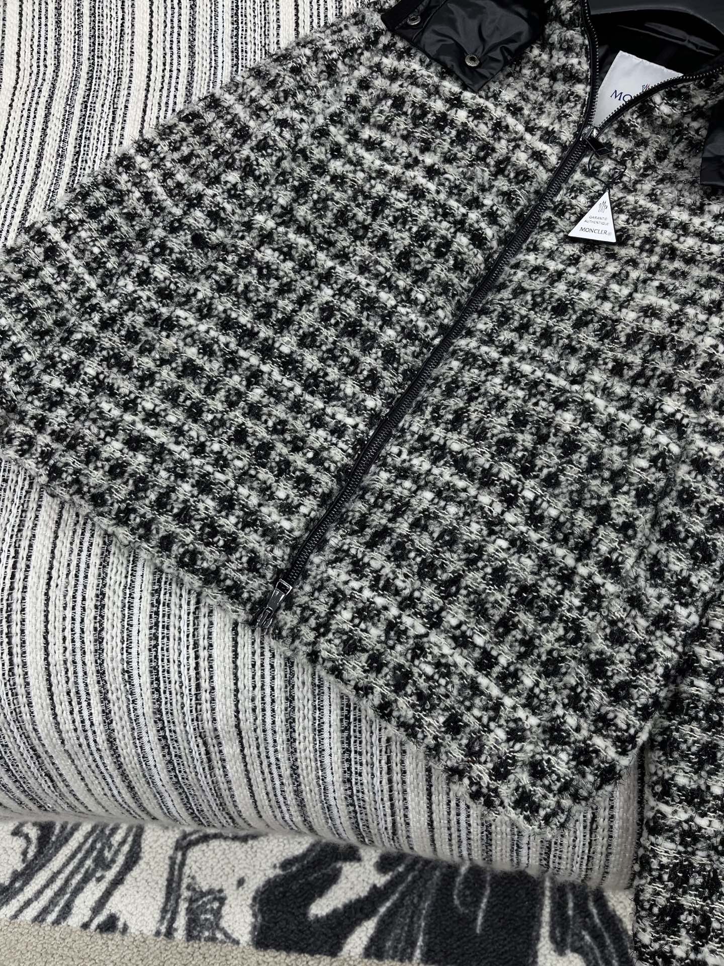 🛒𝐍𝐄𝐖 · 𝟐𝟎𝟐5/爆款现货【原版订制】Mon*｜25秋冬新品可拆卸带帽粗花呢拼接羽绒服外套面包服设