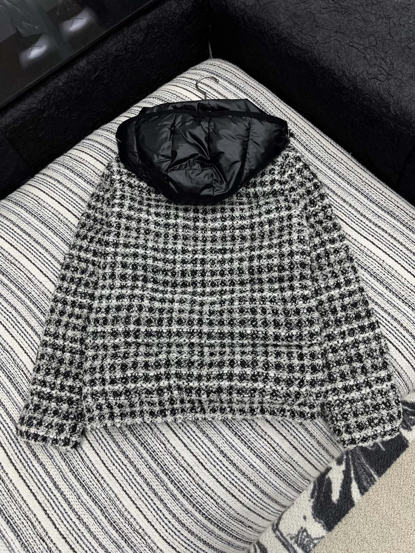 🛒𝐍𝐄𝐖 · 𝟐𝟎𝟐5/爆款现货【原版订制】Mon*｜25秋冬新品可拆卸带帽粗花呢拼接羽绒服外套面包服设