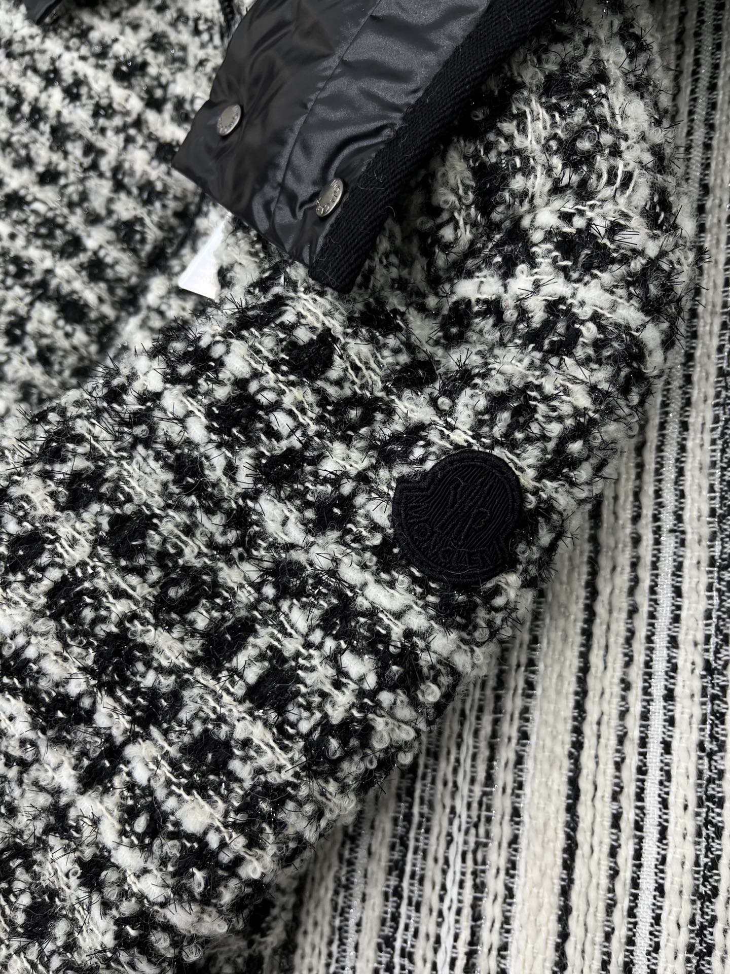 🛒𝐍𝐄𝐖 · 𝟐𝟎𝟐5/爆款现货【原版订制】Mon*｜25秋冬新品可拆卸带帽粗花呢拼接羽绒服外套面包服设