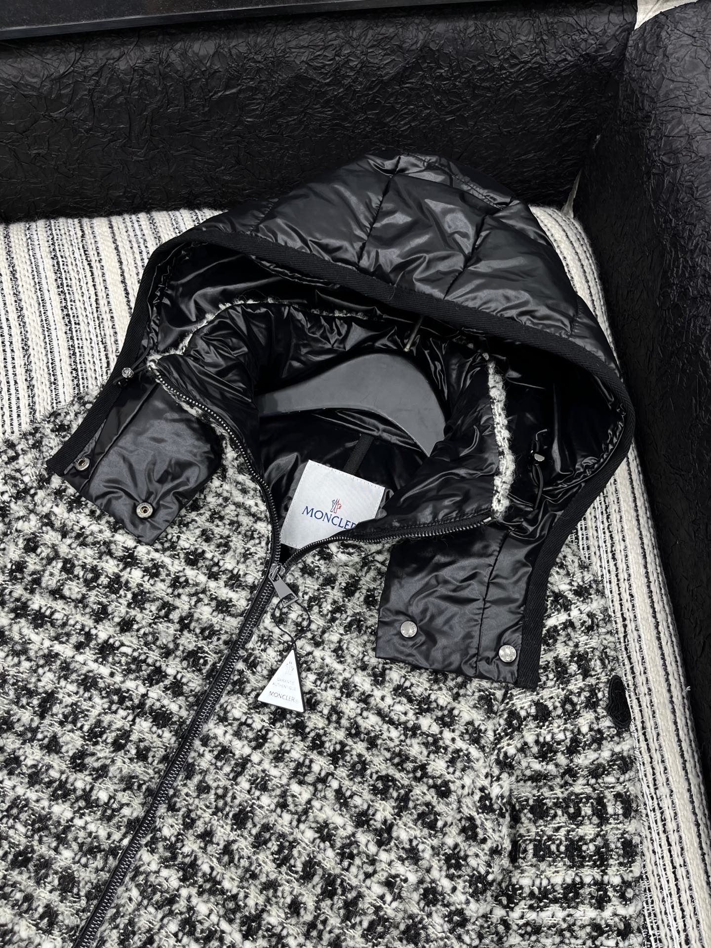 🛒𝐍𝐄𝐖 · 𝟐𝟎𝟐5/爆款现货【原版订制】Mon*｜25秋冬新品可拆卸带帽粗花呢拼接羽绒服外套面包服设