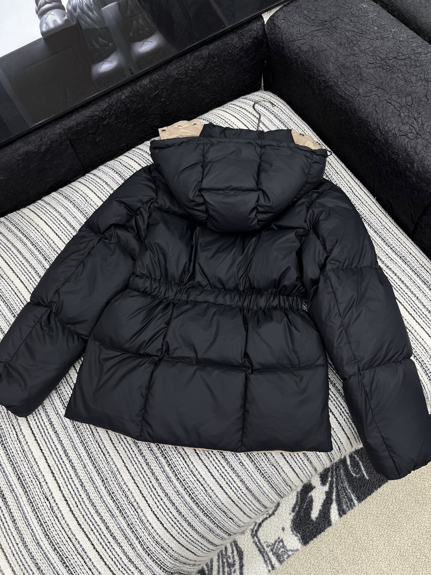 🛒𝐍𝐄𝐖 · 𝟐𝟎𝟐5/爆款现货【原版订制】Mon*｜25秋冬新品可拆卸带帽收腰羽绒服外套面包服设计 9