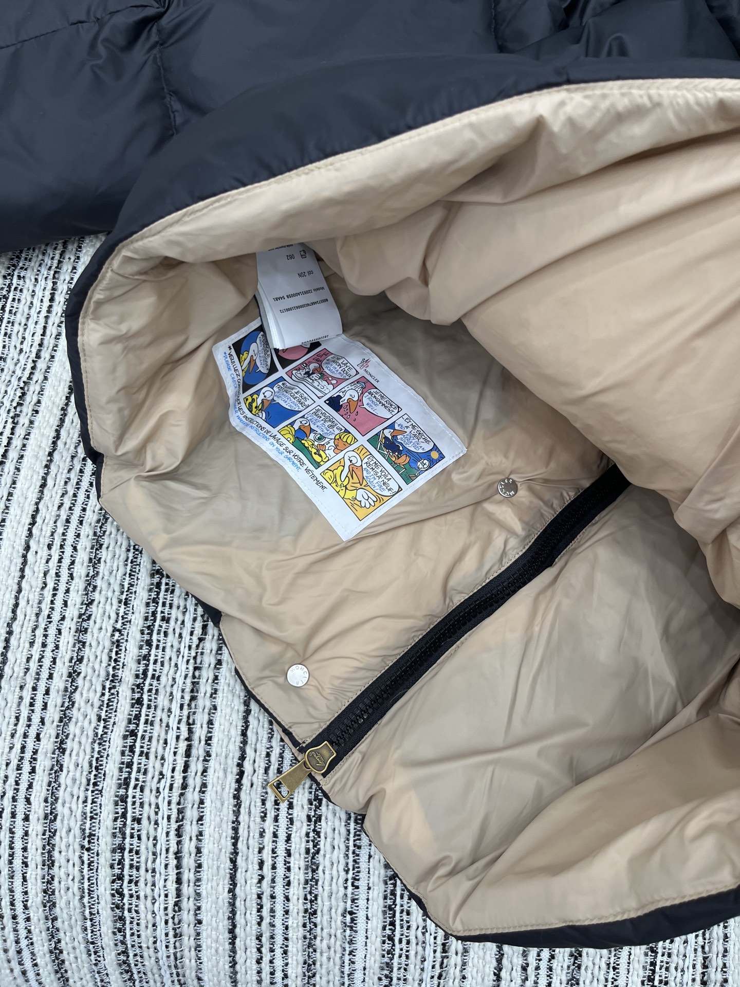 🛒𝐍𝐄𝐖 · 𝟐𝟎𝟐5/爆款现货【原版订制】Mon*｜25秋冬新品可拆卸带帽收腰羽绒服外套面包服设计 9