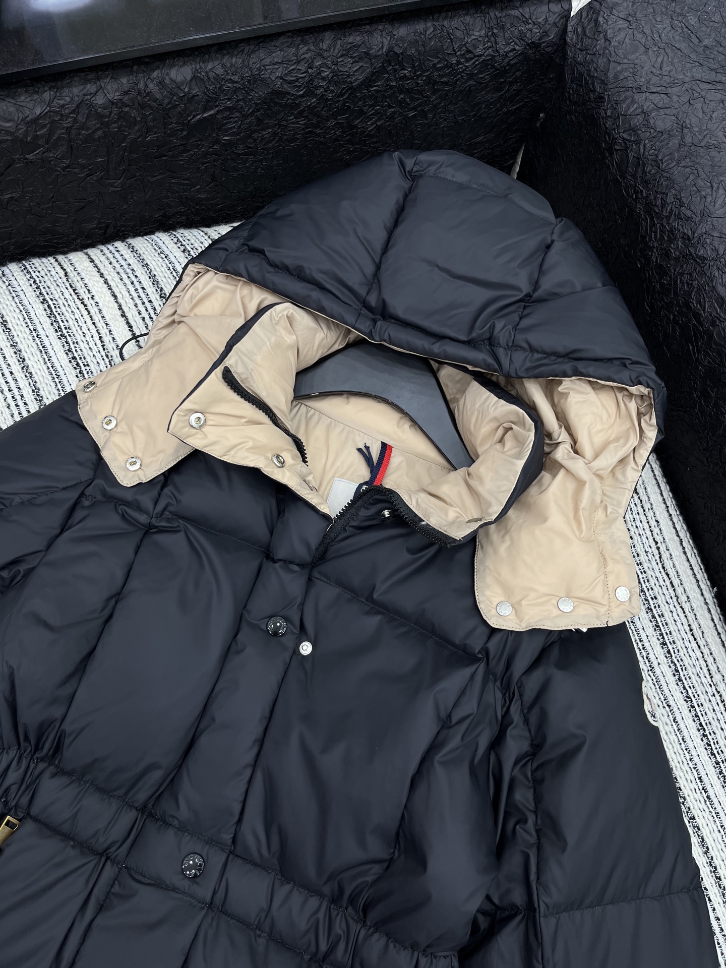 🛒𝐍𝐄𝐖 · 𝟐𝟎𝟐5/爆款现货【原版订制】Mon*｜25秋冬新品可拆卸带帽收腰羽绒服外套面包服设计 9