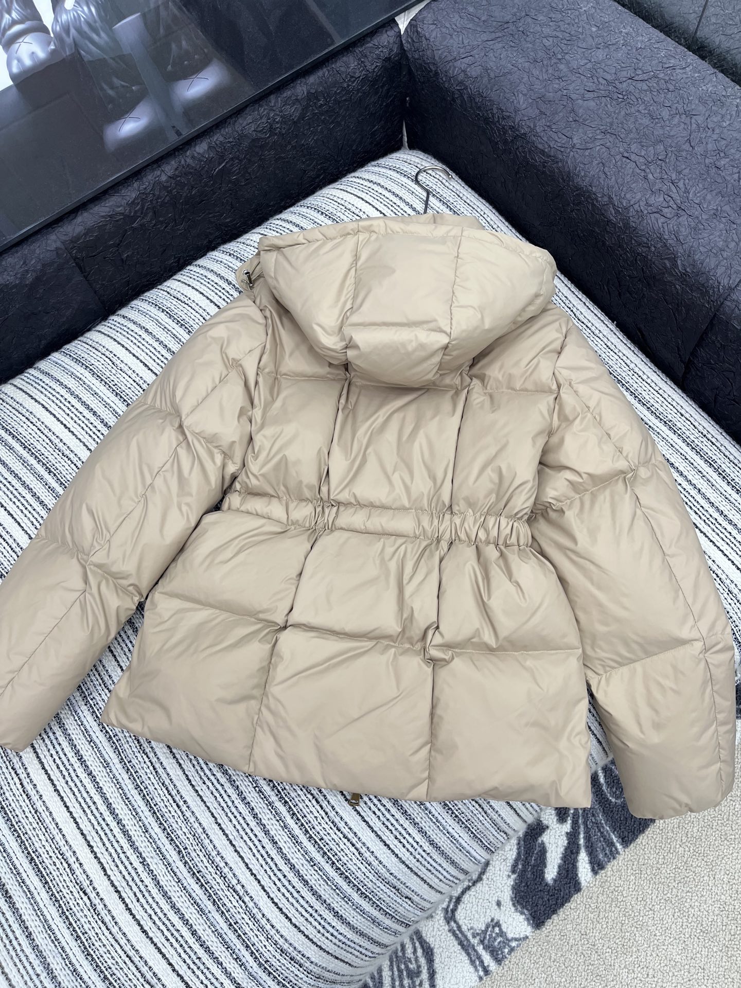 🛒𝐍𝐄𝐖 · 𝟐𝟎𝟐5/爆款现货【原版订制】Mon*｜25秋冬新品可拆卸带帽收腰羽绒服外套面包服设计 9