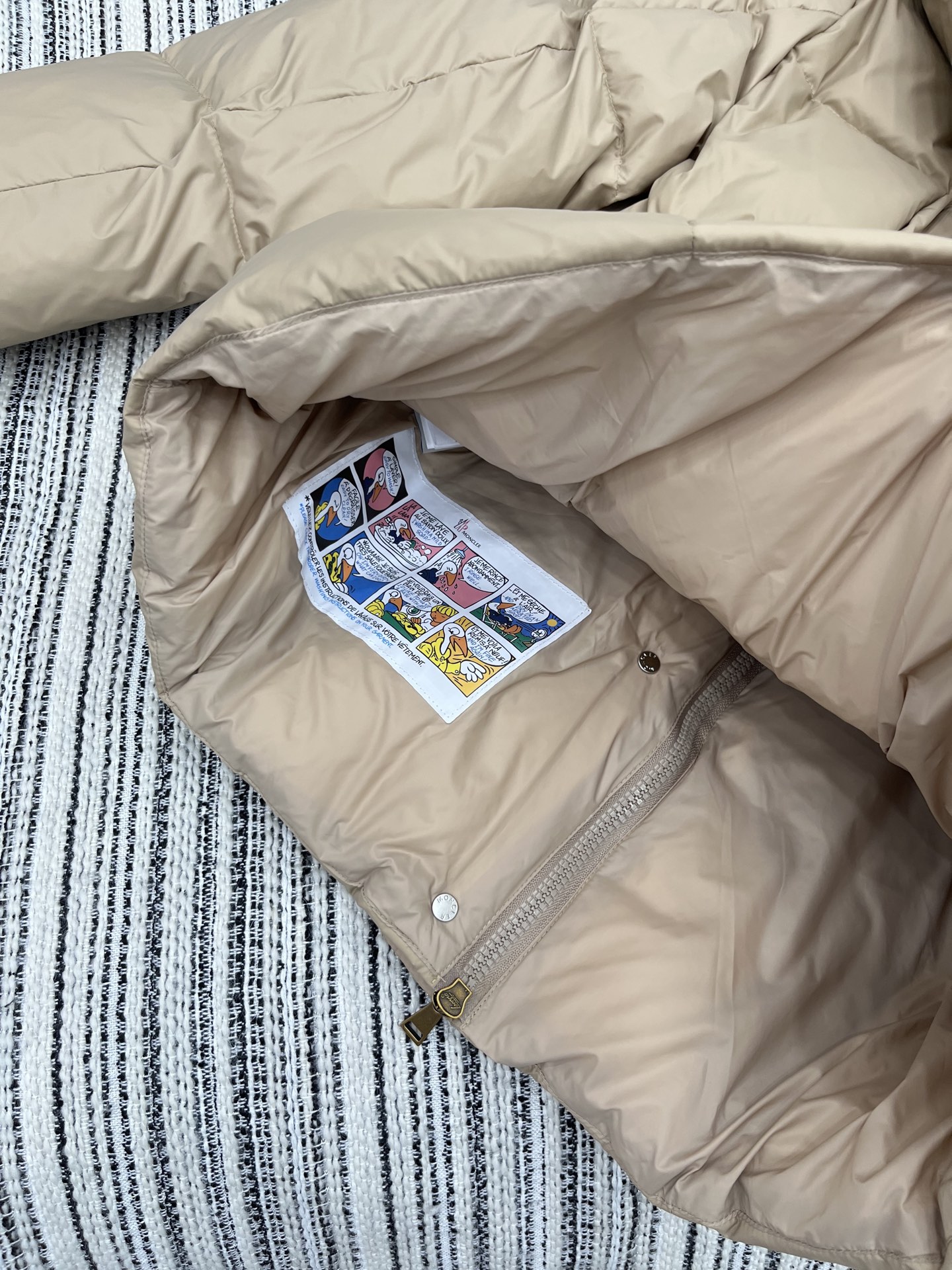 🛒𝐍𝐄𝐖 · 𝟐𝟎𝟐5/爆款现货【原版订制】Mon*｜25秋冬新品可拆卸带帽收腰羽绒服外套面包服设计 9