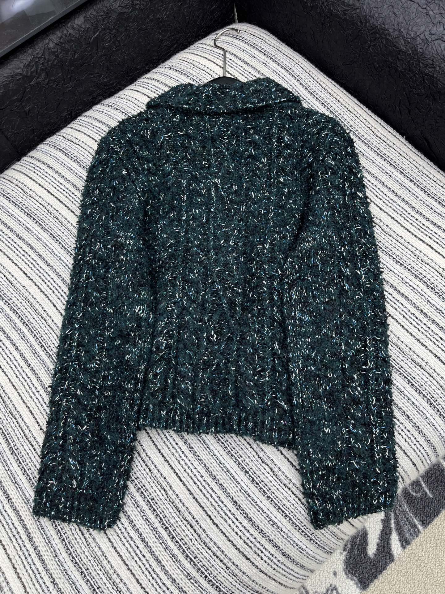 🛒𝐍𝐄𝐖 · 𝟐𝟎𝟐5/爆款现货原单品质 Chan*｜25中古系列重工手工宝石扣翻领外套独家订制纱线 ，