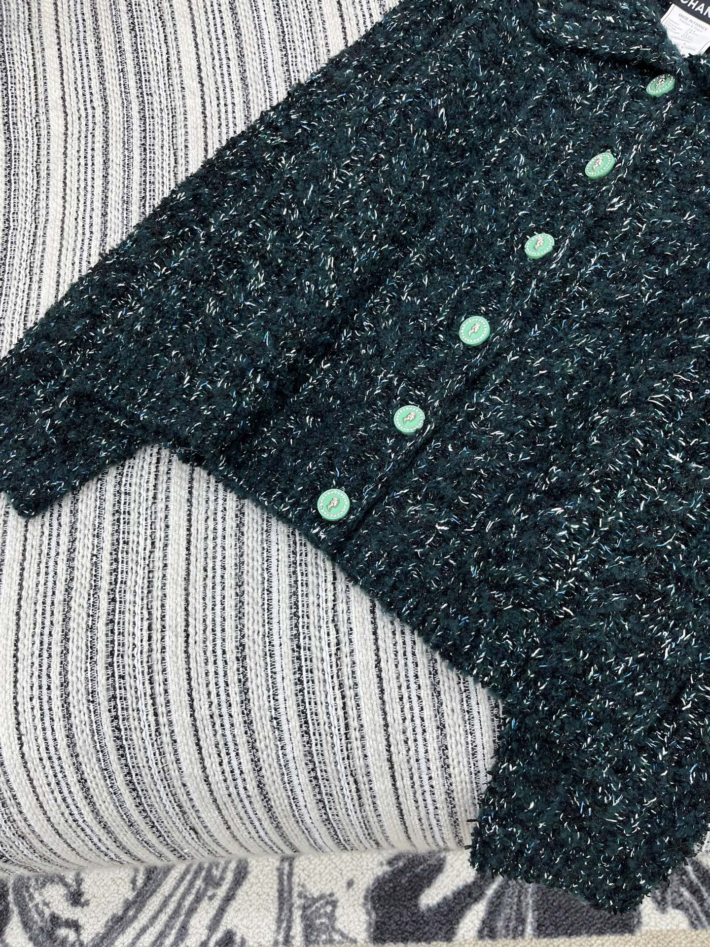 🛒𝐍𝐄𝐖 · 𝟐𝟎𝟐5/爆款现货原单品质 Chan*｜25中古系列重工手工宝石扣翻领外套独家订制纱线 ，