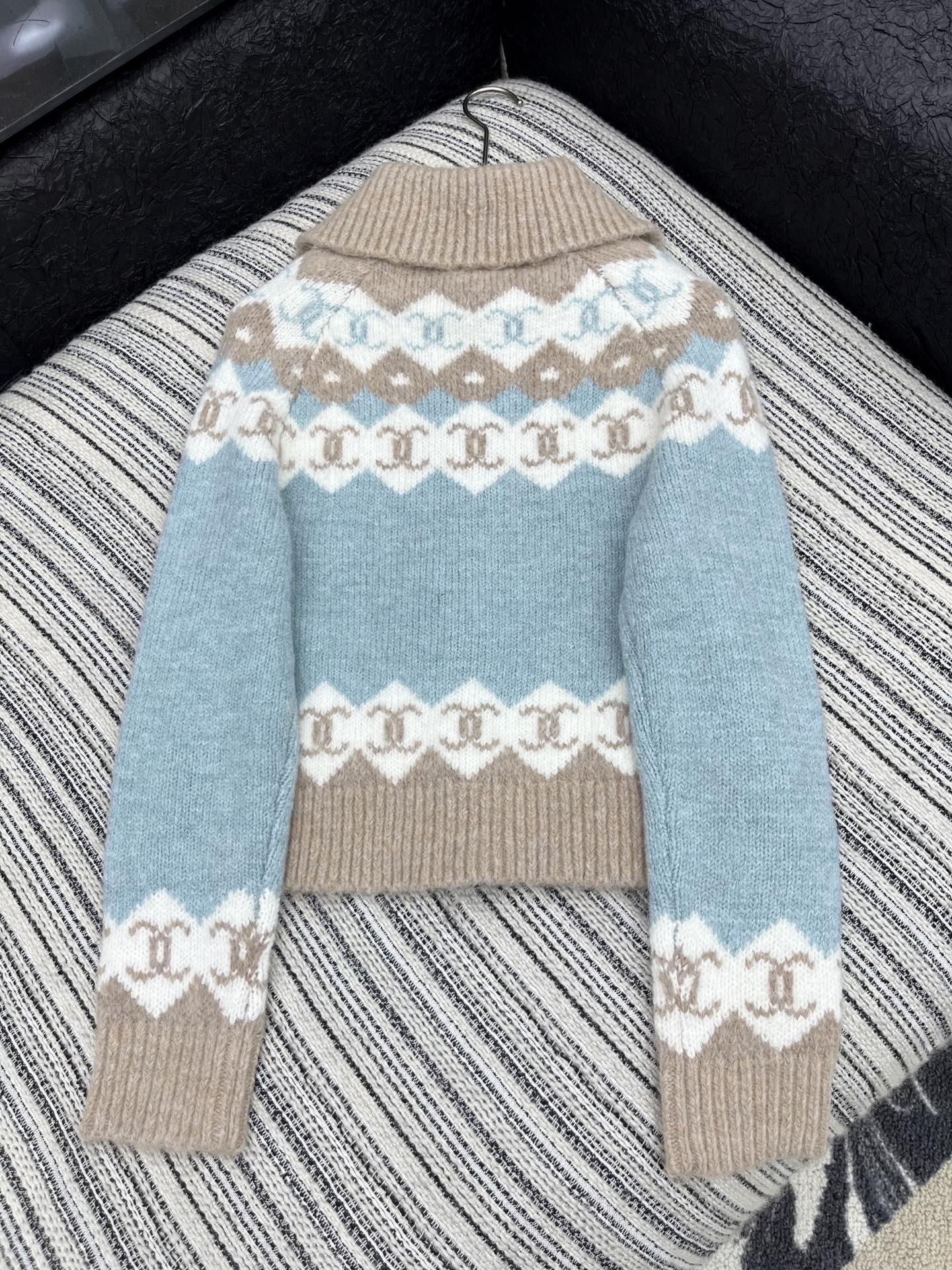 🛒𝐍𝐄𝐖 · 𝟐𝟎𝟐5/爆款现货原单品质 Chan*｜25中古系列重工手双钻C拉链翻领外套独家订制纱线 