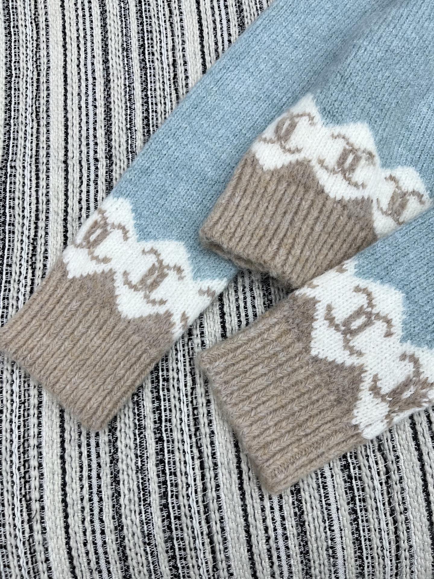 🛒𝐍𝐄𝐖 · 𝟐𝟎𝟐5/爆款现货原单品质 Chan*｜25中古系列重工手双钻C拉链翻领外套独家订制纱线 