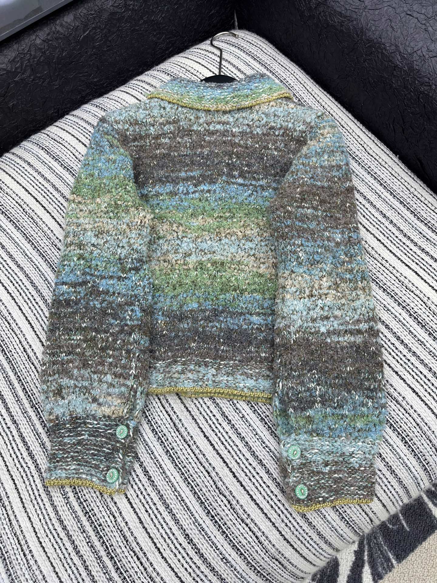 🛒𝐍𝐄𝐖 · 𝟐𝟎𝟐5/爆款现货原单品质 Chan*｜25中古系列手工钻扣翻领外套独家订制纱线 ，撞色设