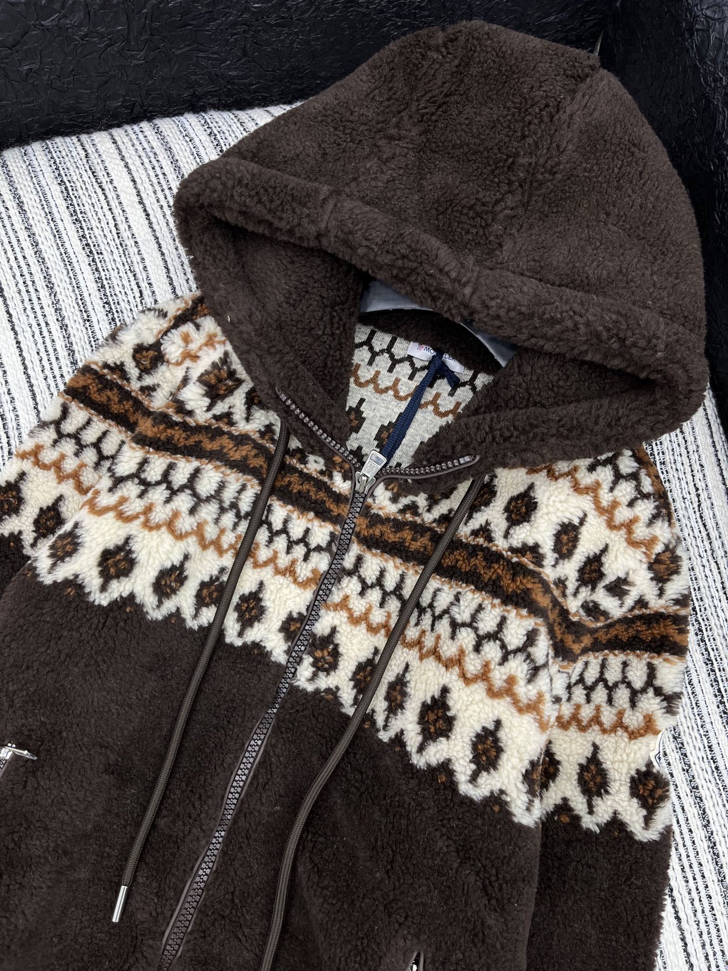 🛒𝐍𝐄𝐖 · 𝟐𝟎𝟐5/爆款现货原单品质 Mon*|25新款羊羔毛带帽拉链外套爆单款 气质女神必入 订制