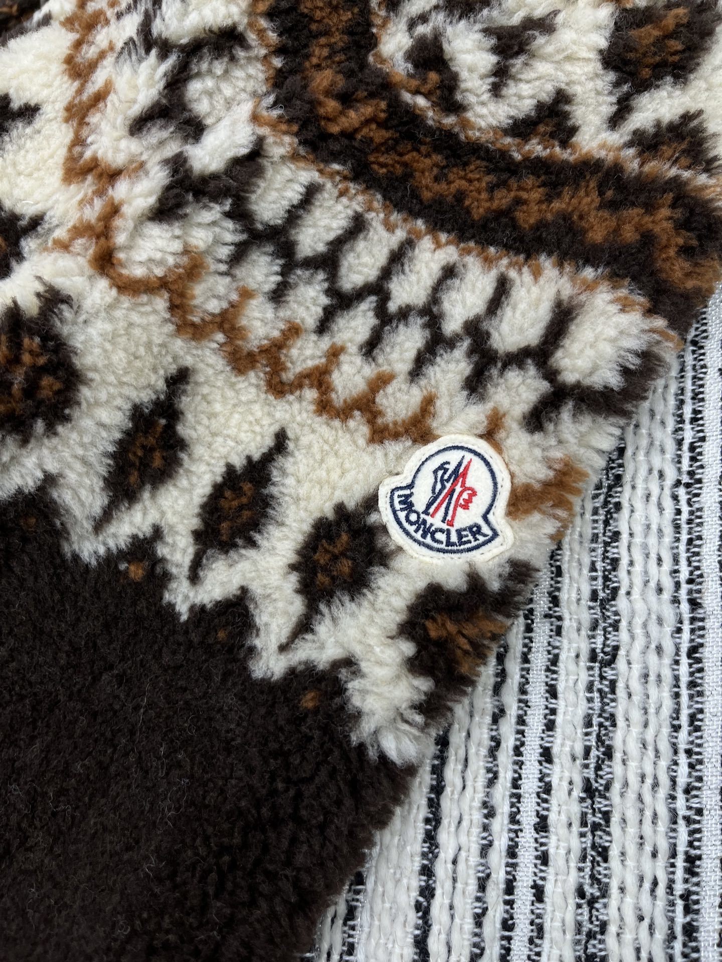 🛒𝐍𝐄𝐖 · 𝟐𝟎𝟐5/爆款现货原单品质 Mon*|25新款羊羔毛带帽拉链外套爆单款 气质女神必入 订制