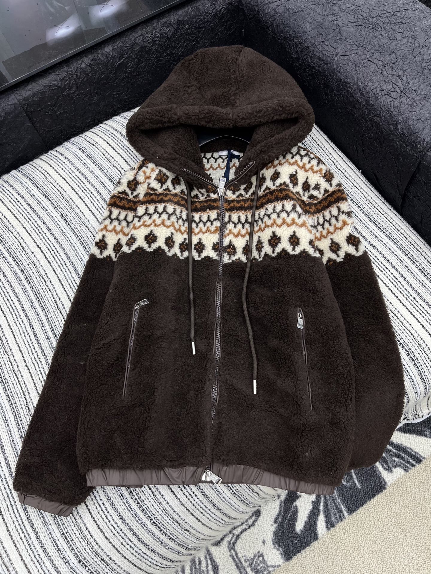 🛒𝐍𝐄𝐖 · 𝟐𝟎𝟐5/爆款现货原单品质 Mon*｜25新款羊羔毛带帽拉链外套爆单款 气质女神必入 订制