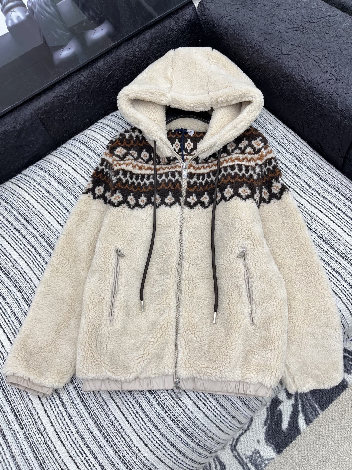 🛒𝐍𝐄𝐖 · 𝟐𝟎𝟐5/爆款现货原单品质 Mon*｜25新款羊羔毛带帽拉链外套爆单款 气质女神必入 订制