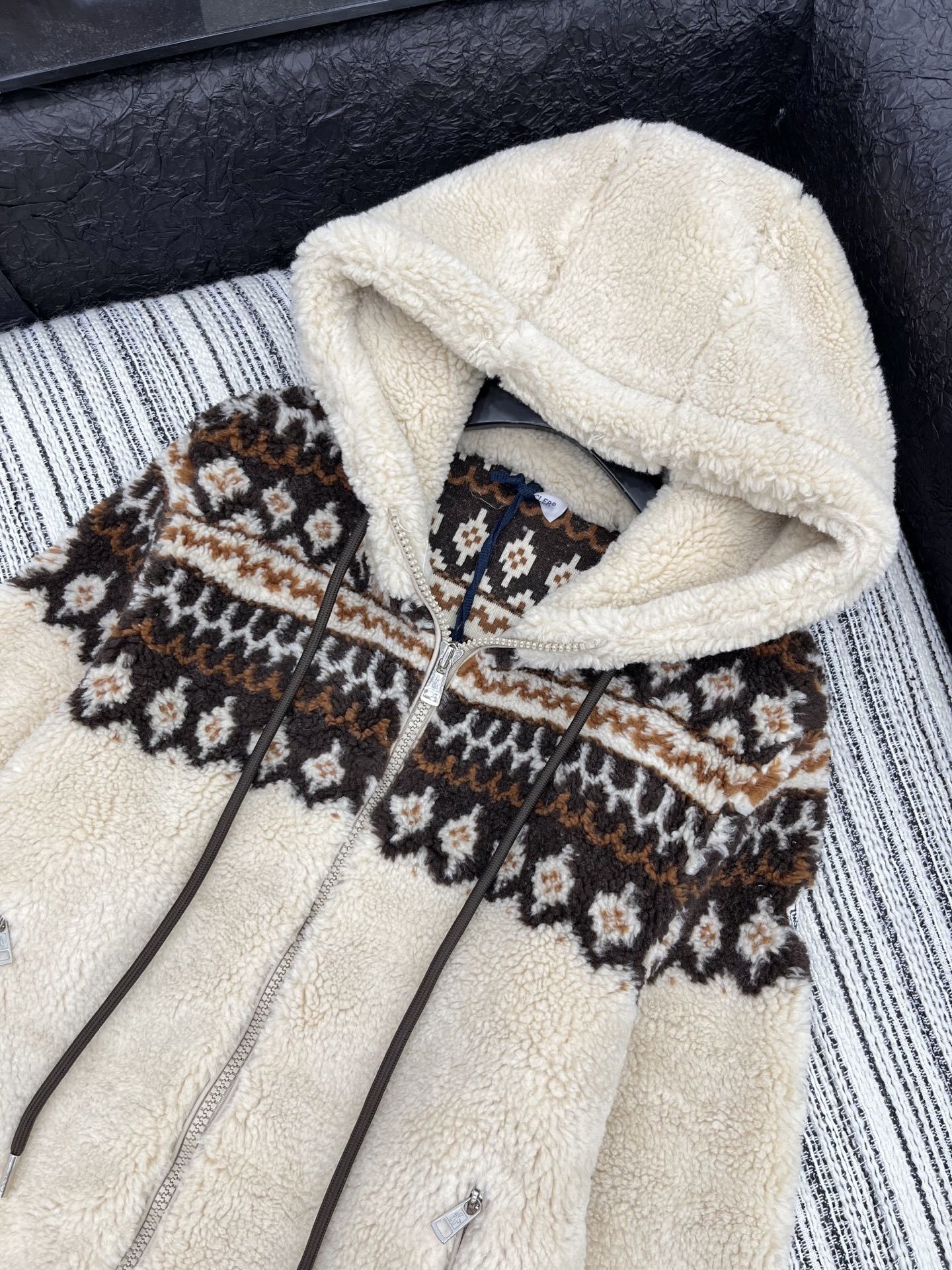 🛒𝐍𝐄𝐖 · 𝟐𝟎𝟐5/爆款现货原单品质 Mon*|25新款羊羔毛带帽拉链外套爆单款 气质女神必入 订制