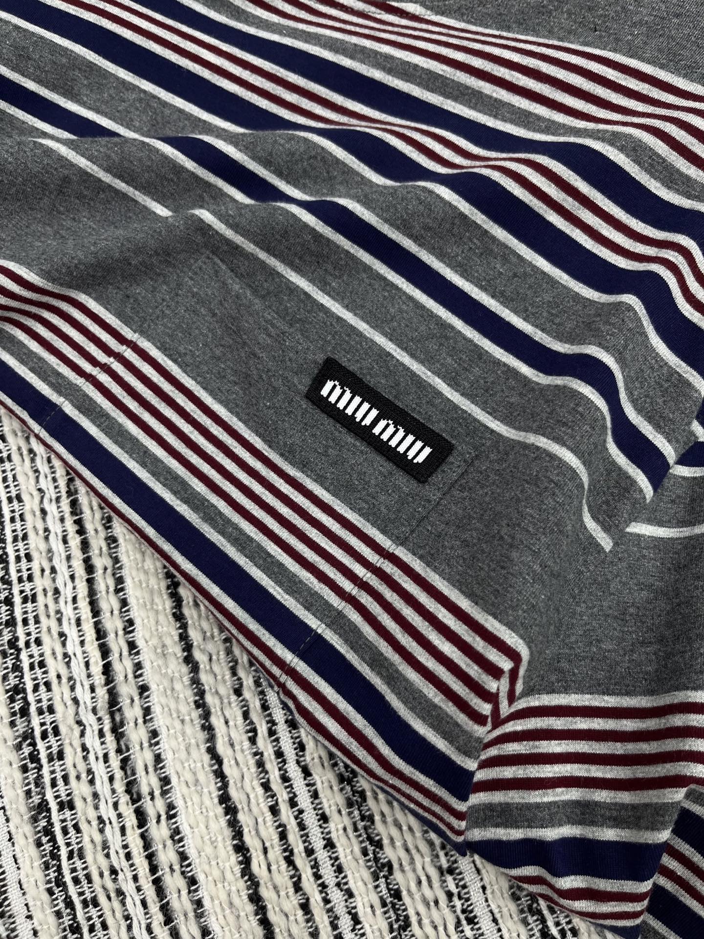 🛒𝐍𝐄𝐖 · 𝟐𝟎𝟐5/爆款现货【原版定制】Miu Mi*｜精致撞色贴标长袖T恤高订面料 亲肤透气舒适标