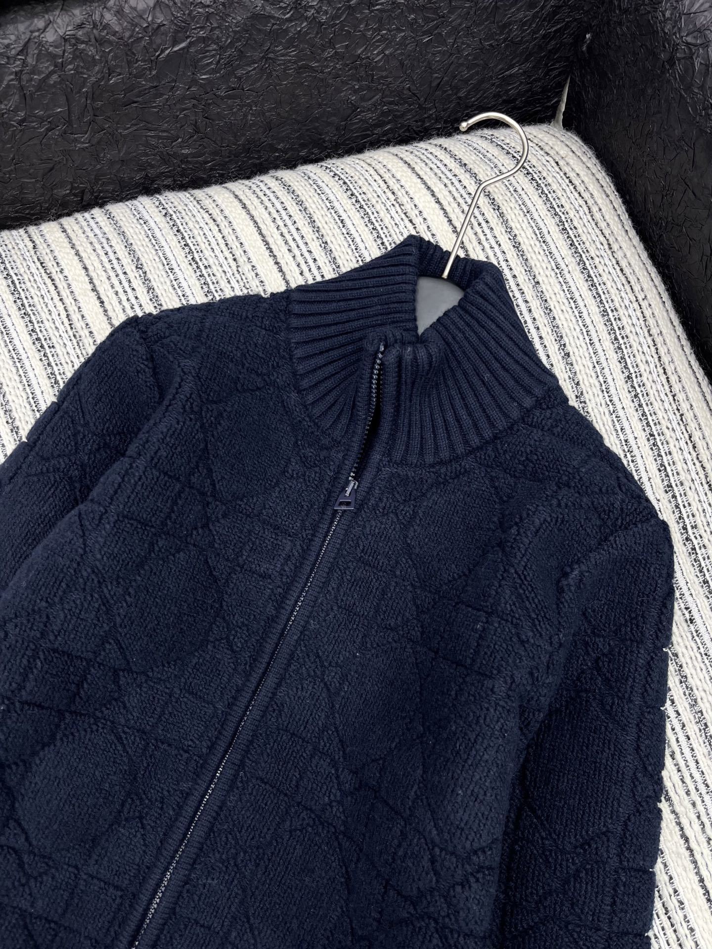 🛒𝐍𝐄𝐖 · 𝟐𝟎𝟐5/爆款现货原单品质 Dio*|25新品立领针织外套精致常规版型上身巨显瘦!定制重工