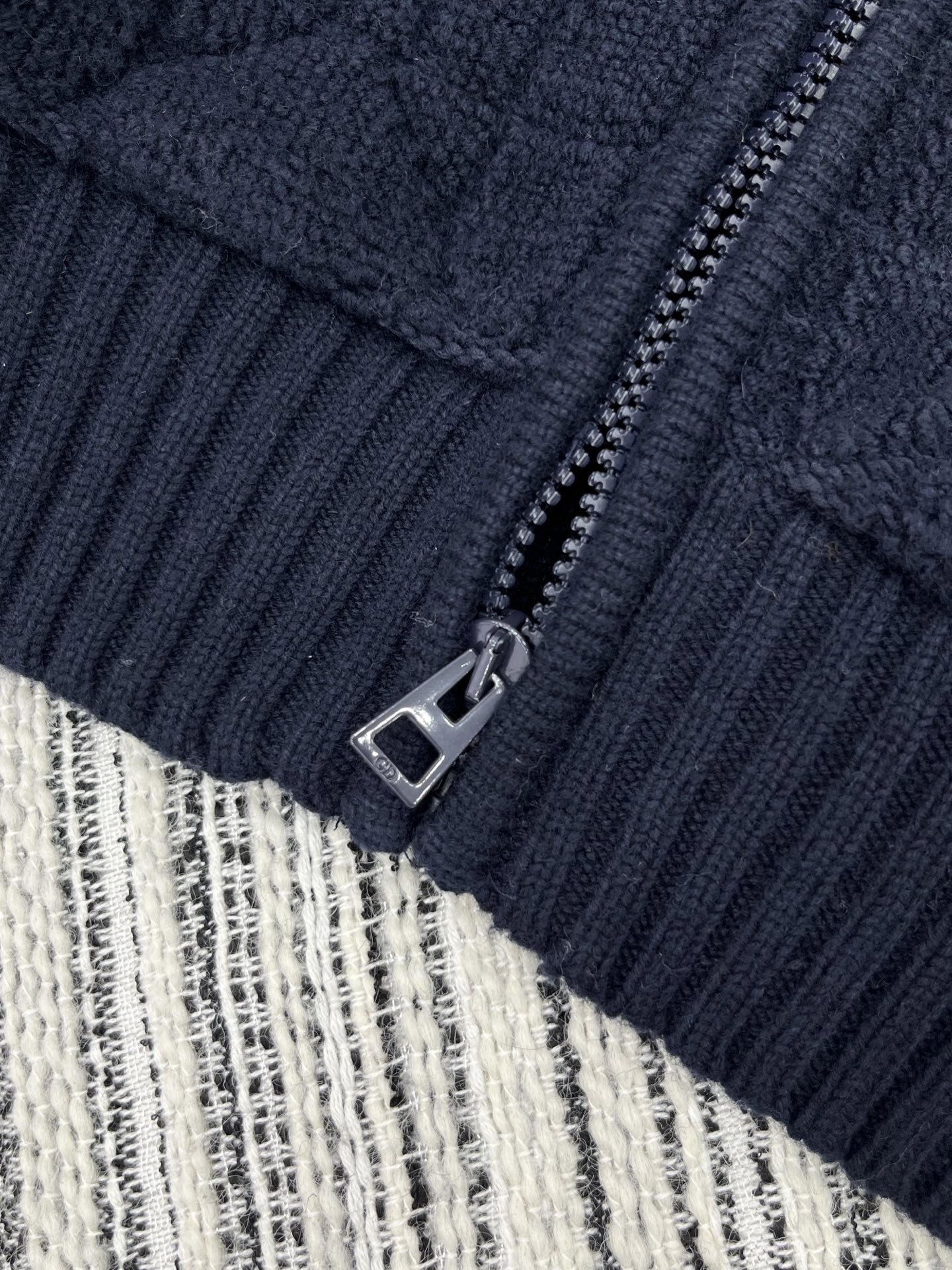 🛒𝐍𝐄𝐖 · 𝟐𝟎𝟐5/爆款现货原单品质 Dio*|25新品立领针织外套精致常规版型上身巨显瘦!定制重工