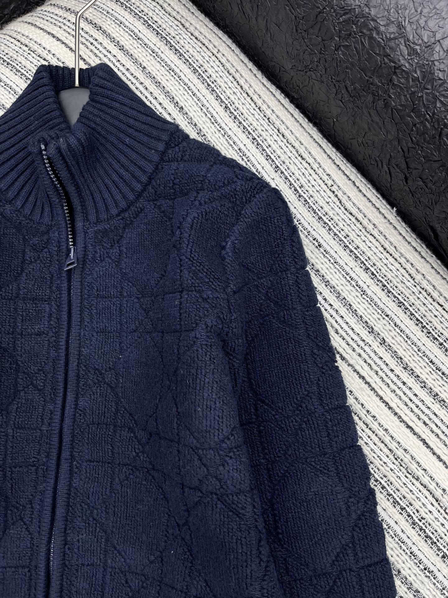 🛒𝐍𝐄𝐖 · 𝟐𝟎𝟐5/爆款现货原单品质 Dio*|25新品立领针织外套精致常规版型上身巨显瘦!定制重工