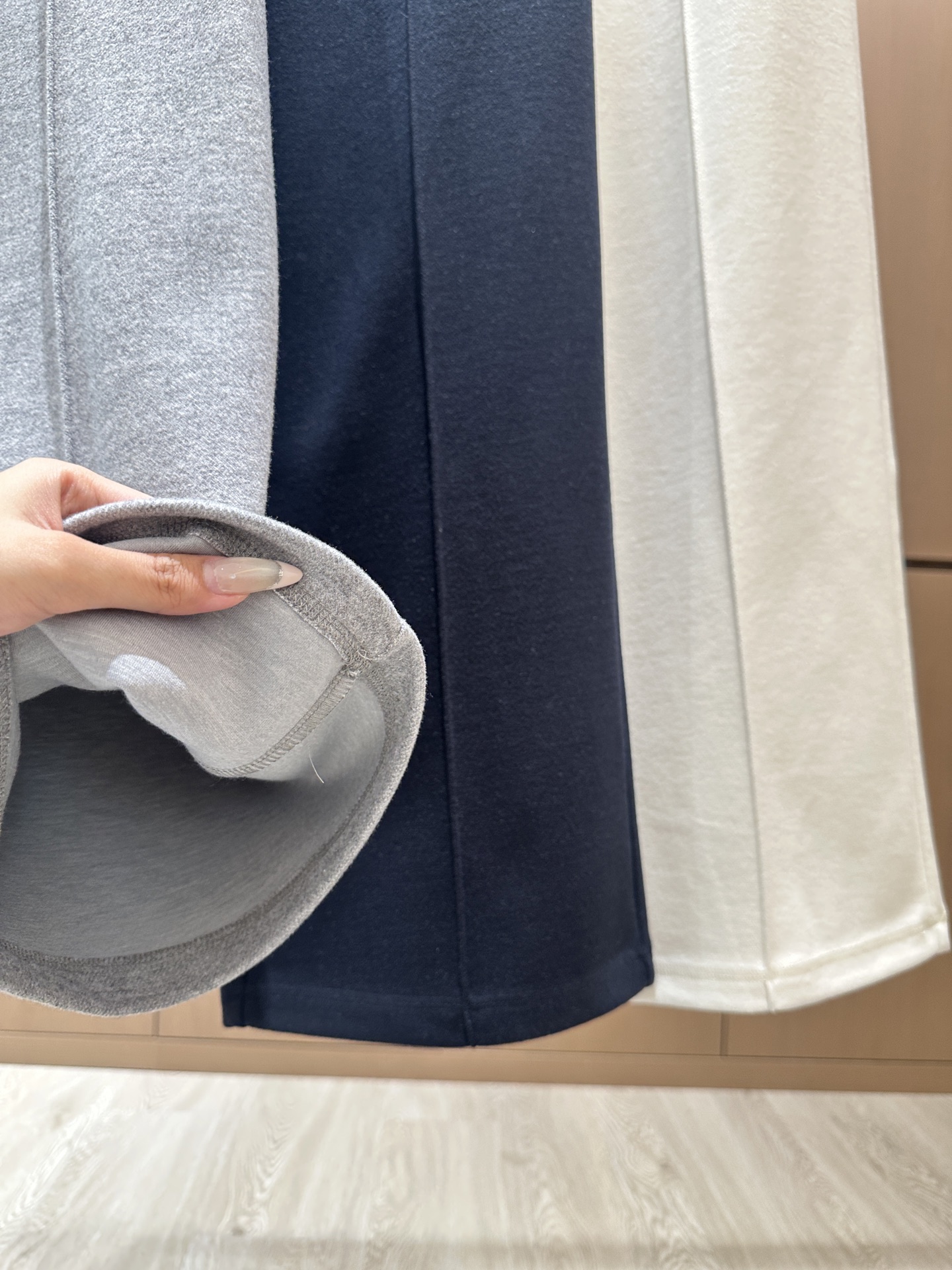 🛒𝐍𝐄𝐖 · 𝟐𝟎𝟐5/爆款现货设计师 原创｜抽绳松紧腰头休闲裤高品质面料质感柔软细腻舒适。撞色字母织带