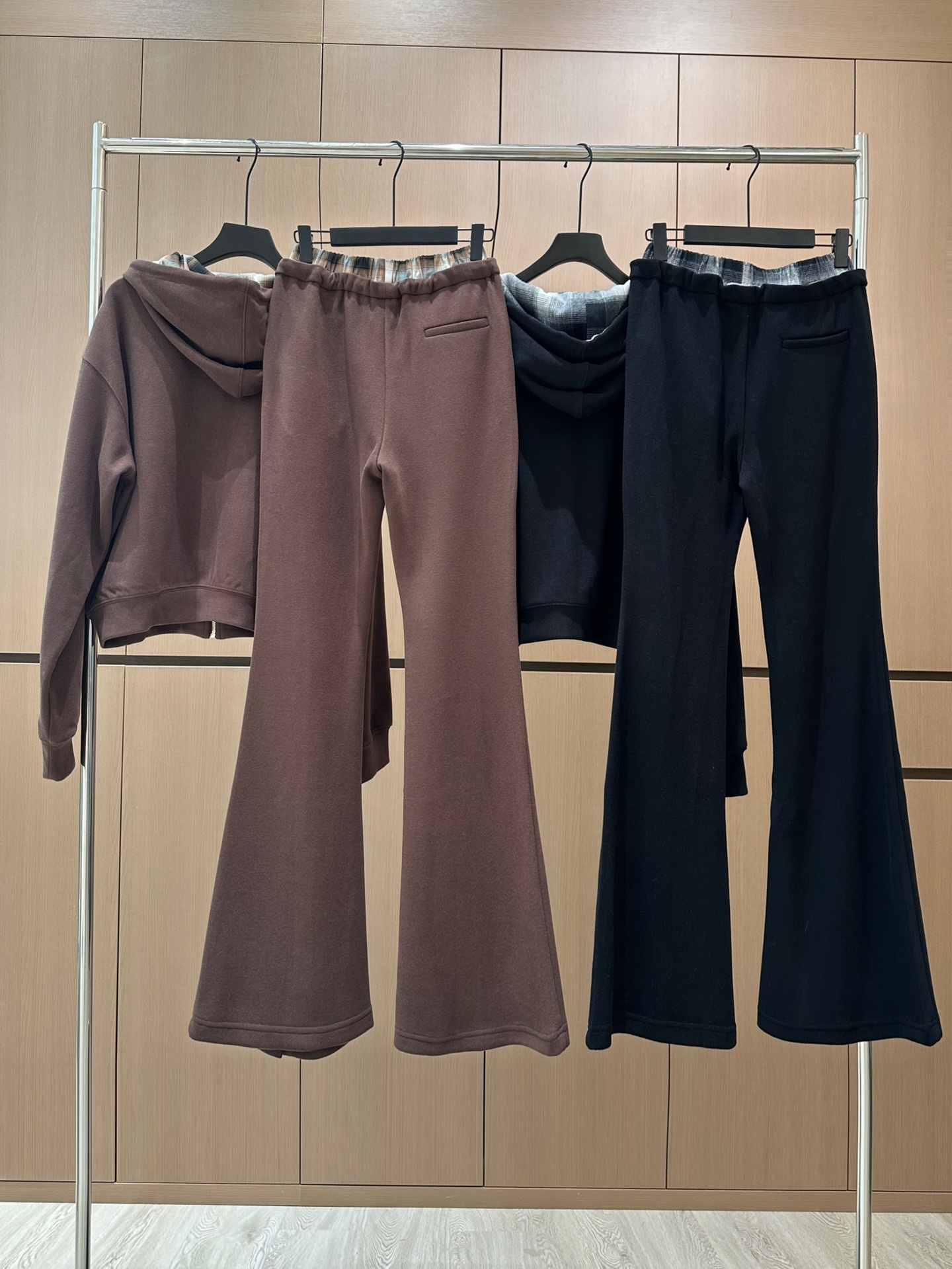 🛒𝐍𝐄𝐖 · 𝟐𝟎𝟐5/爆款现货设计师 原创|撞色带帽休闲套装拉链休闲外套,搭配抽绳开衩休闲裤,定制面料