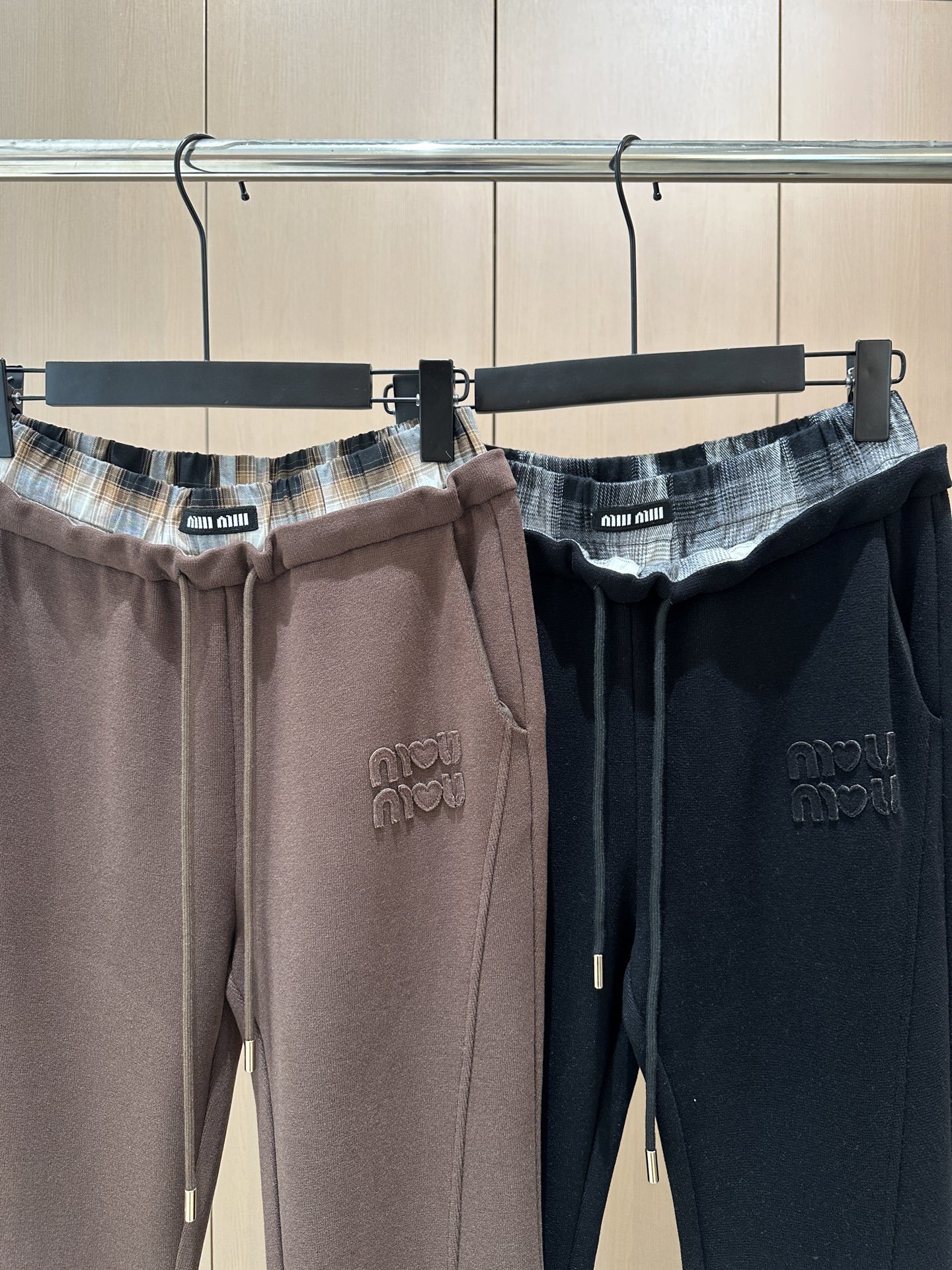 🛒𝐍𝐄𝐖 · 𝟐𝟎𝟐5/爆款现货设计师 原创|撞色带帽休闲套装拉链休闲外套,搭配抽绳开衩休闲裤,定制面料