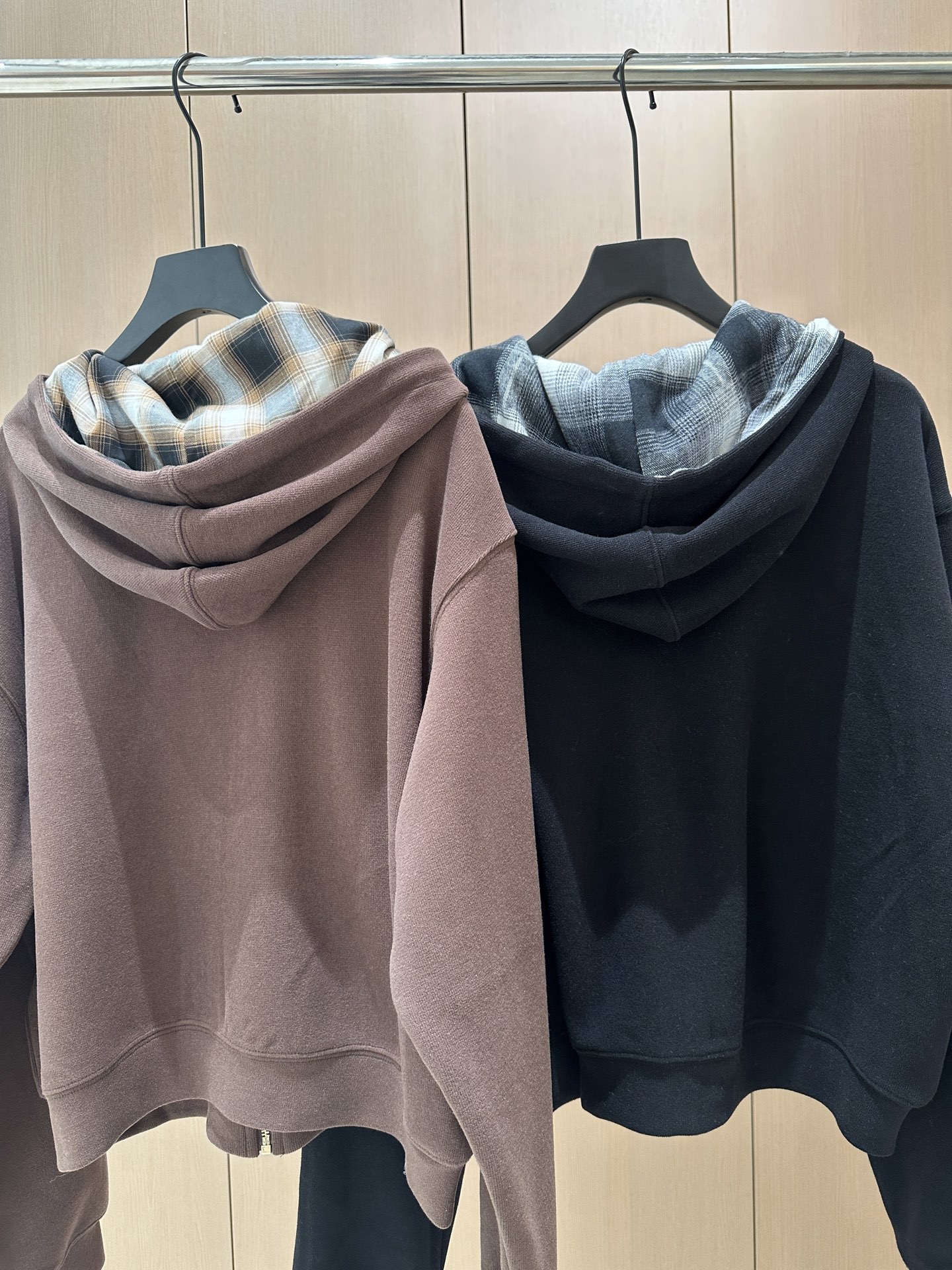 🛒𝐍𝐄𝐖 · 𝟐𝟎𝟐5/爆款现货设计师 原创|撞色带帽休闲套装拉链休闲外套,搭配抽绳开衩休闲裤,定制面料