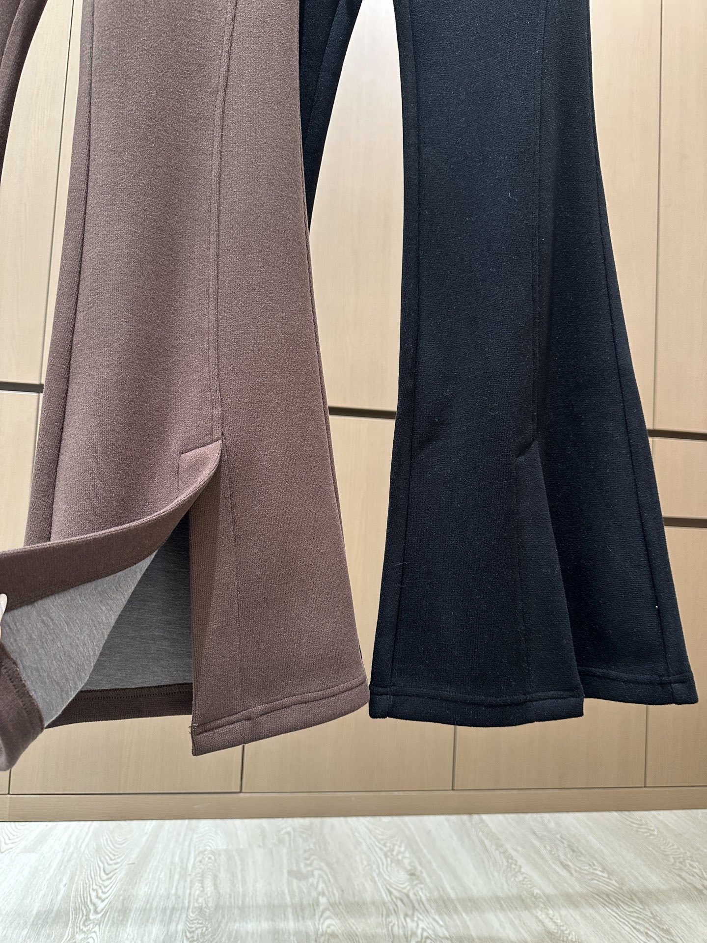 🛒𝐍𝐄𝐖 · 𝟐𝟎𝟐5/爆款现货设计师 原创|撞色带帽休闲套装拉链休闲外套,搭配抽绳开衩休闲裤,定制面料