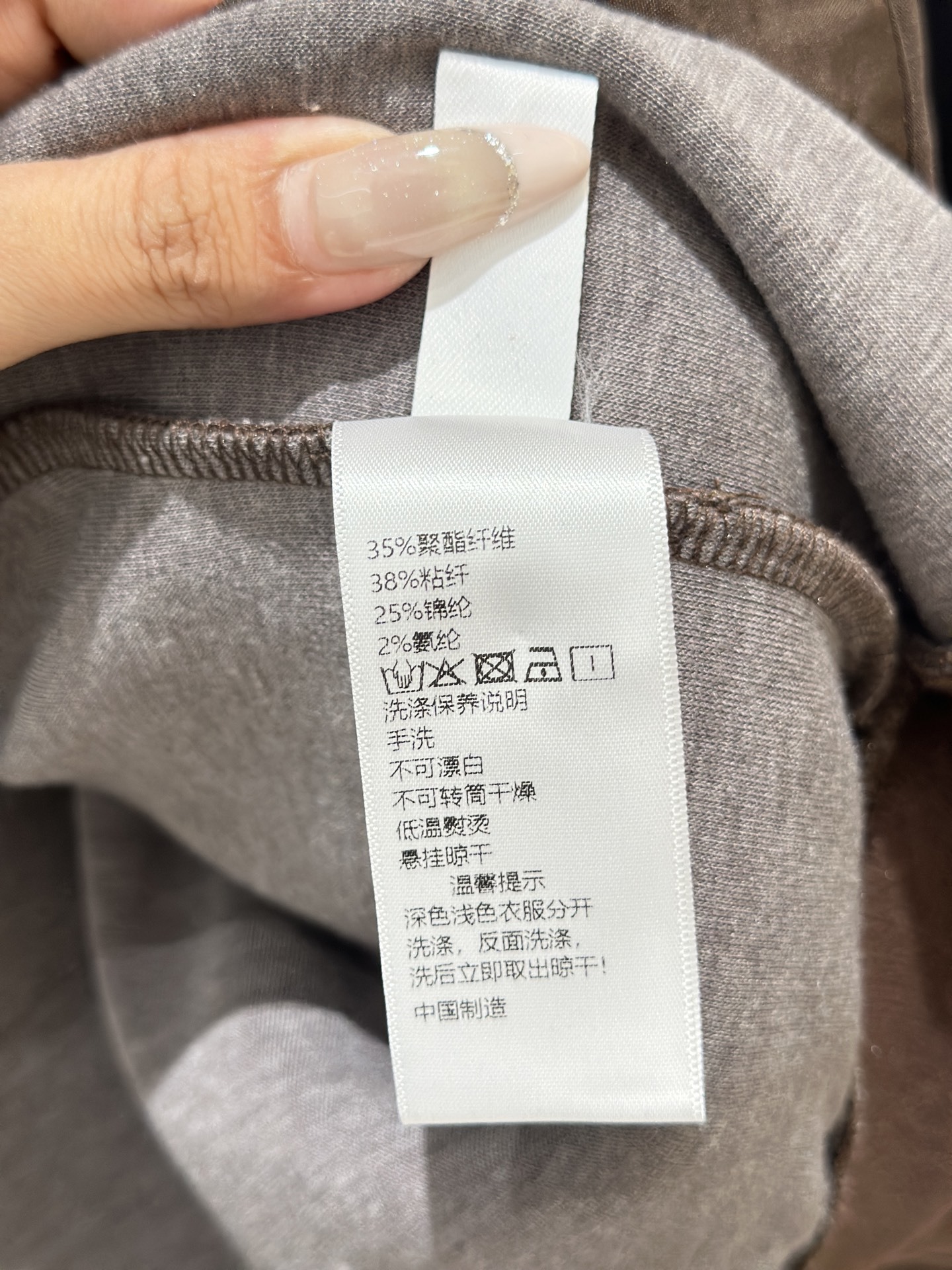 🛒𝐍𝐄𝐖 · 𝟐𝟎𝟐5/爆款现货设计师 原创|撞色带帽休闲套装拉链休闲外套,搭配抽绳开衩休闲裤,定制面料