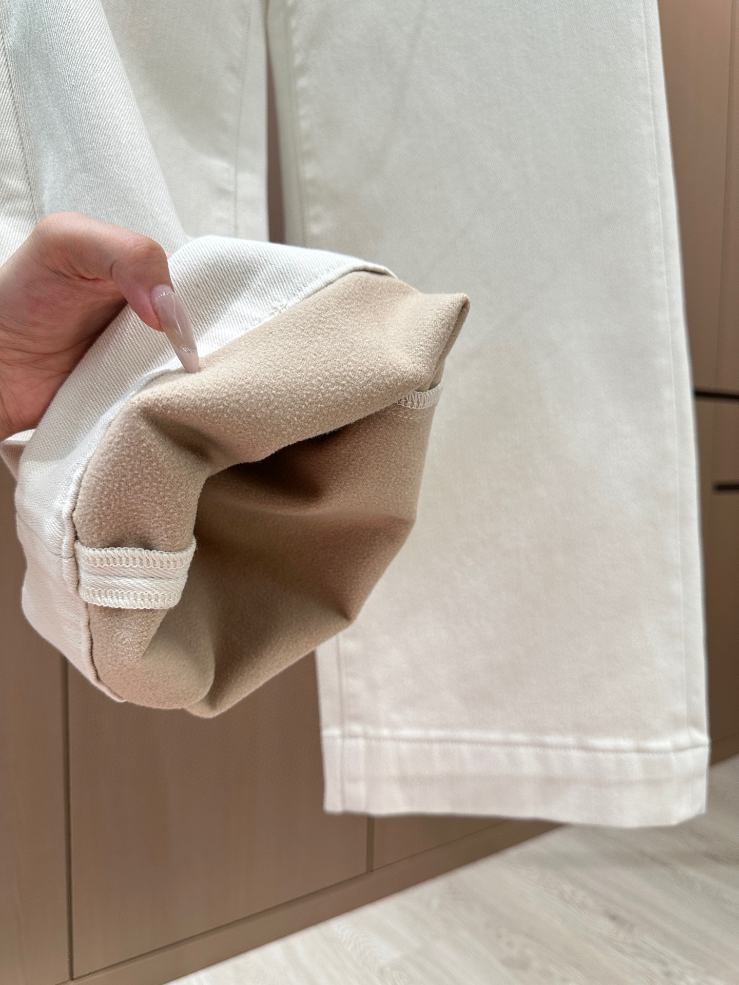 🛒𝐍𝐄𝐖 · 𝟐𝟎𝟐5/爆款现货设计师原创|25新款加绒直筒牛仔裤订制配件 色系搭配非常好看,瘦身设计,