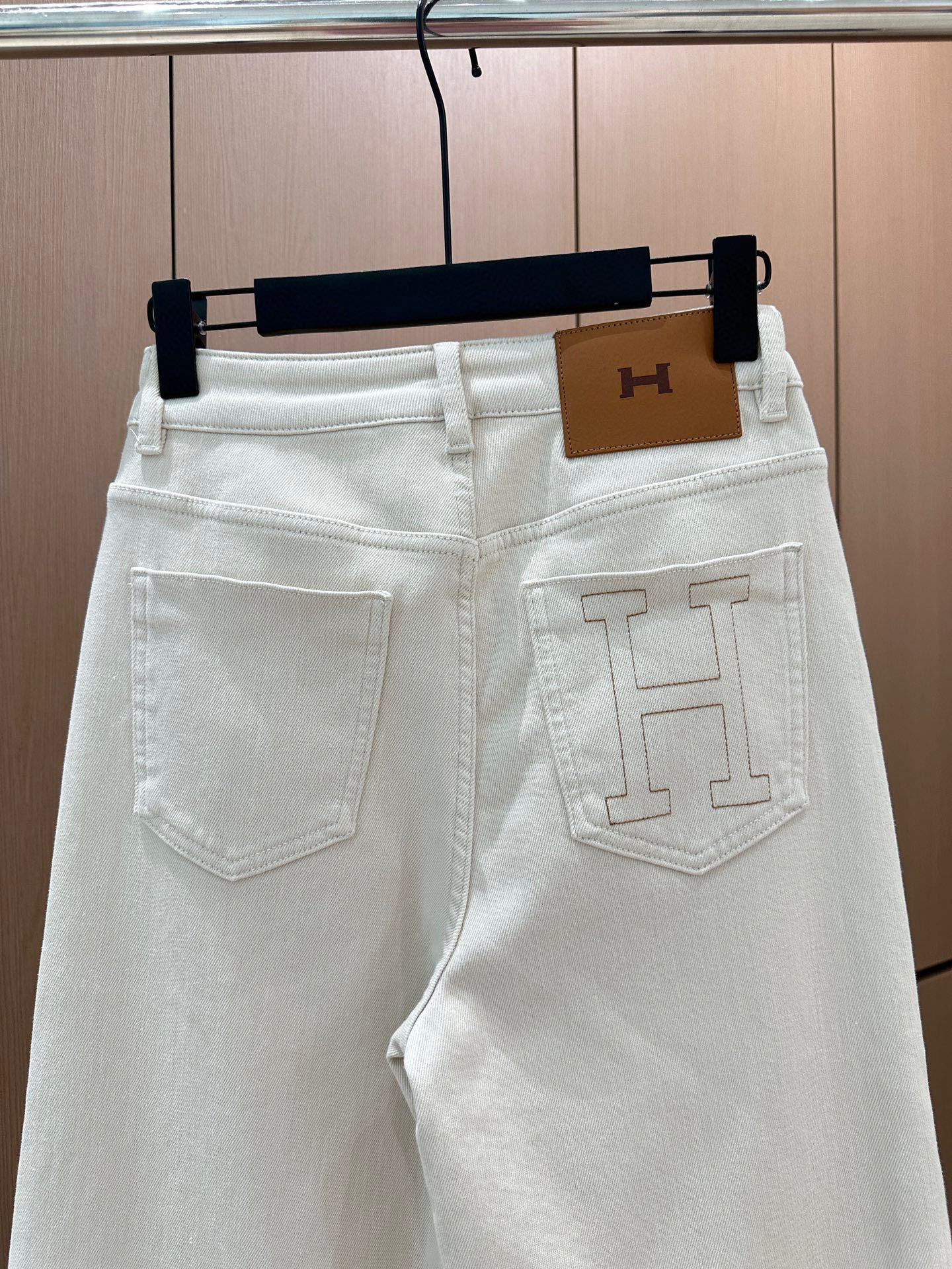 🛒𝐍𝐄𝐖 · 𝟐𝟎𝟐5/爆款现货设计师原创|25新款加绒直筒牛仔裤订制配件 色系搭配非常好看,瘦身设计,