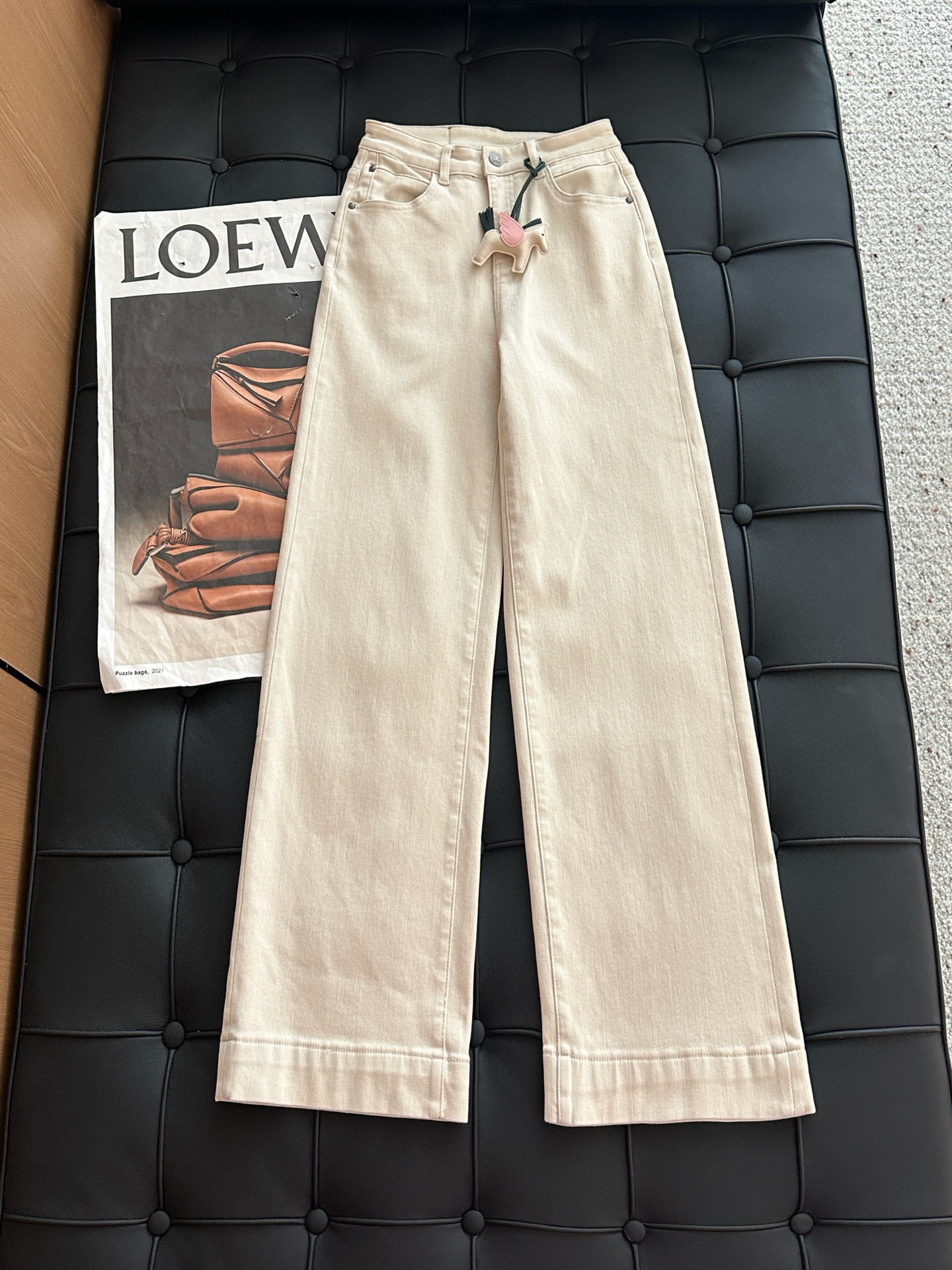 🛒𝐍𝐄𝐖 · 𝟐𝟎𝟐5/爆款现货设计师原创|25新款加绒直筒牛仔裤订制配件 色系搭配非常好看,瘦身设计,