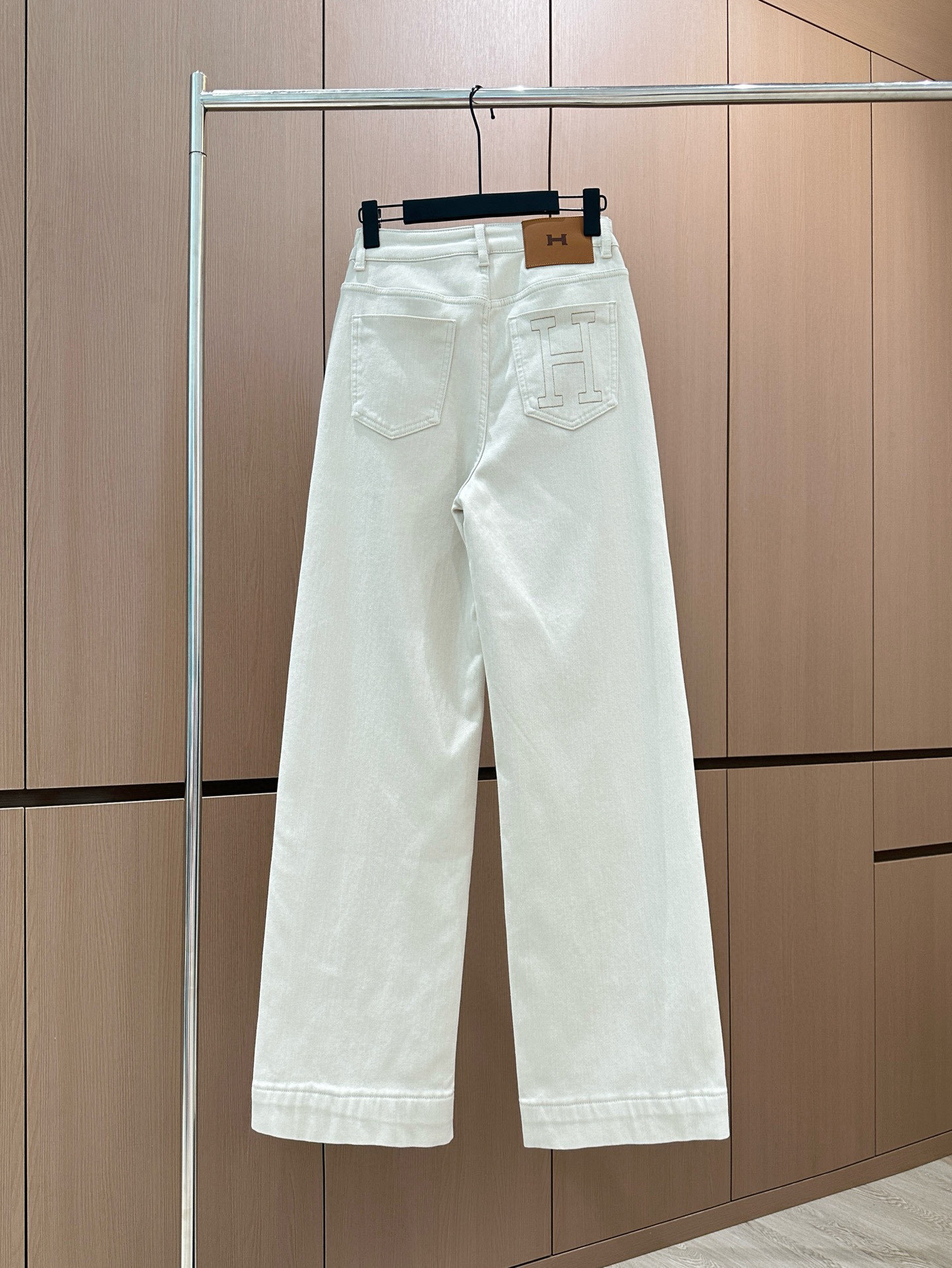 🛒𝐍𝐄𝐖 · 𝟐𝟎𝟐5/爆款现货设计师原创|25新款加绒直筒牛仔裤订制配件 色系搭配非常好看,瘦身设计,