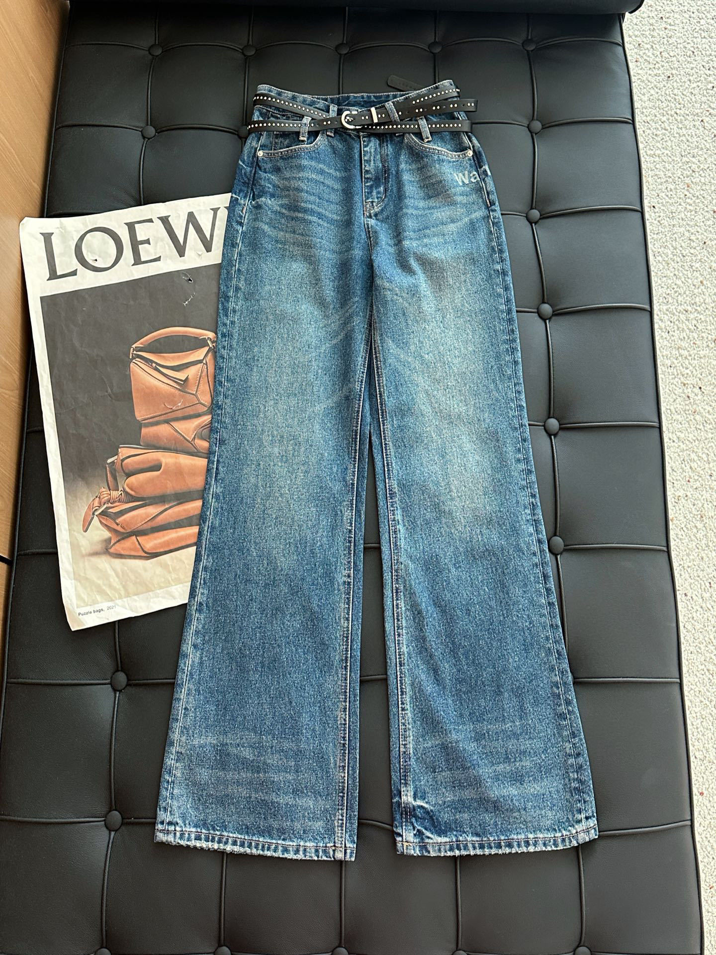 🛒𝐍𝐄𝐖 · 𝟐𝟎𝟐5/爆款现货设计师 原创|女神同款双腰带牛仔裤 这款牛仔裤选用优质面料,工艺洗水,