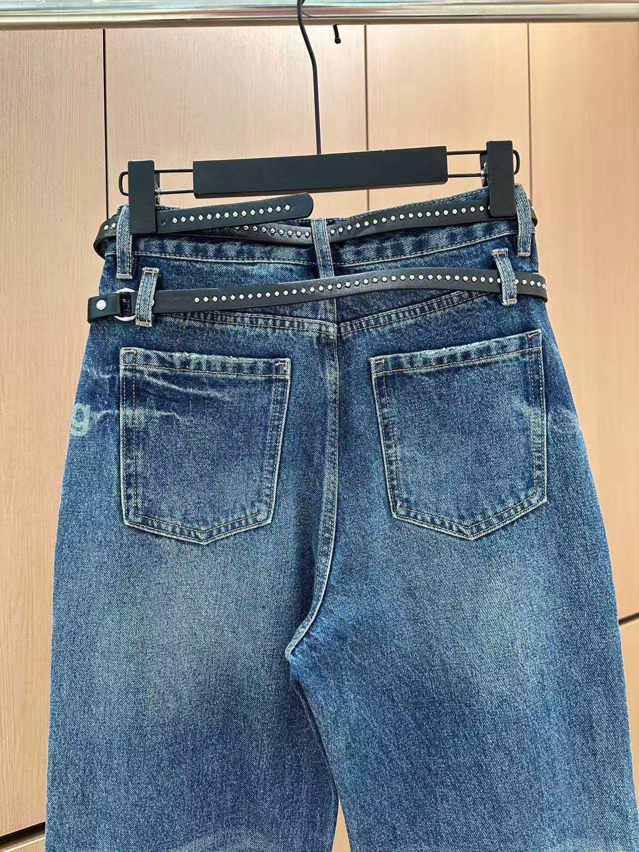 🛒𝐍𝐄𝐖 · 𝟐𝟎𝟐5/爆款现货设计师 原创|女神同款双腰带牛仔裤 这款牛仔裤选用优质面料,工艺洗水,