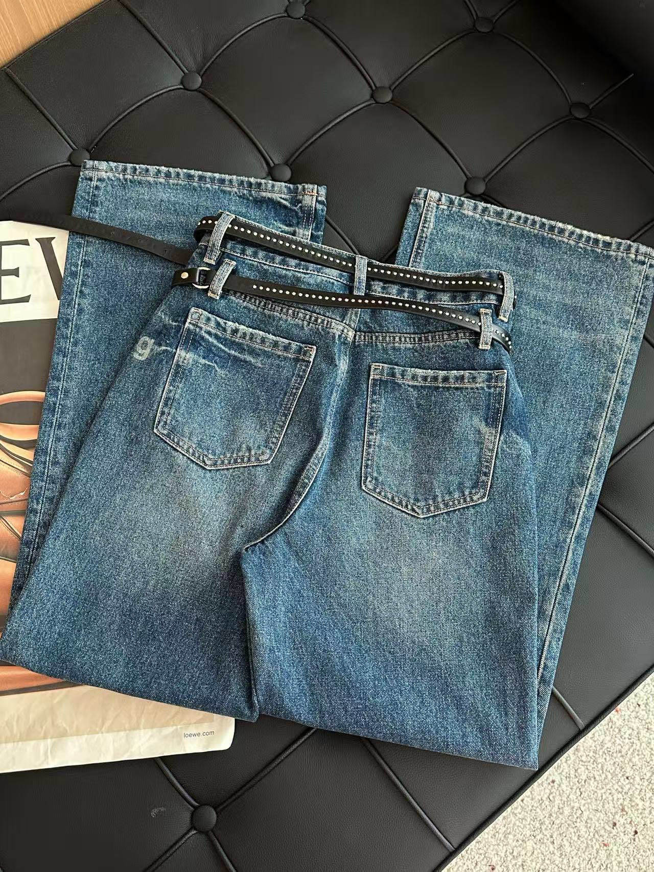 🛒𝐍𝐄𝐖 · 𝟐𝟎𝟐5/爆款现货设计师 原创|女神同款双腰带牛仔裤 这款牛仔裤选用优质面料,工艺洗水,