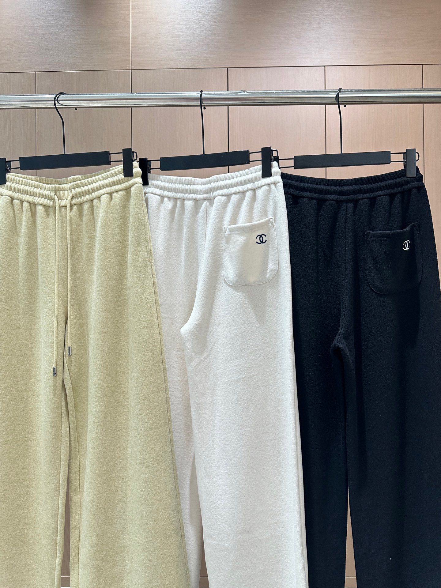 🛒𝐍𝐄𝐖 · 𝟐𝟎𝟐5/爆款现货设计师 原创|撞色拼接休闲套装立领拉链休闲外套,搭配抽绳休闲裤,定制面料