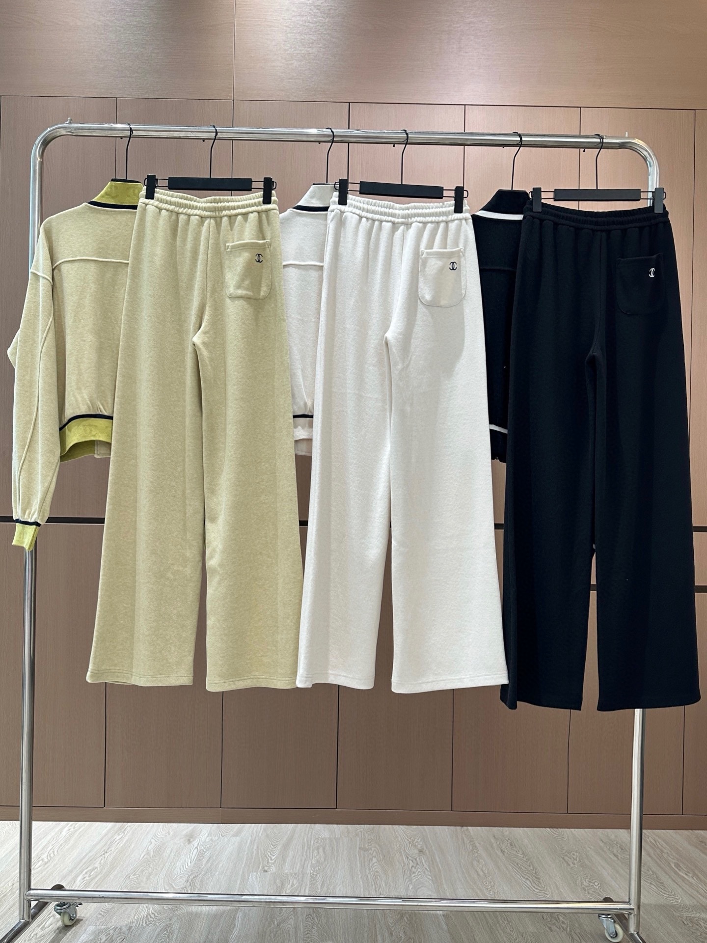 🛒𝐍𝐄𝐖 · 𝟐𝟎𝟐5/爆款现货设计师 原创|撞色拼接休闲套装立领拉链休闲外套,搭配抽绳休闲裤,定制面料