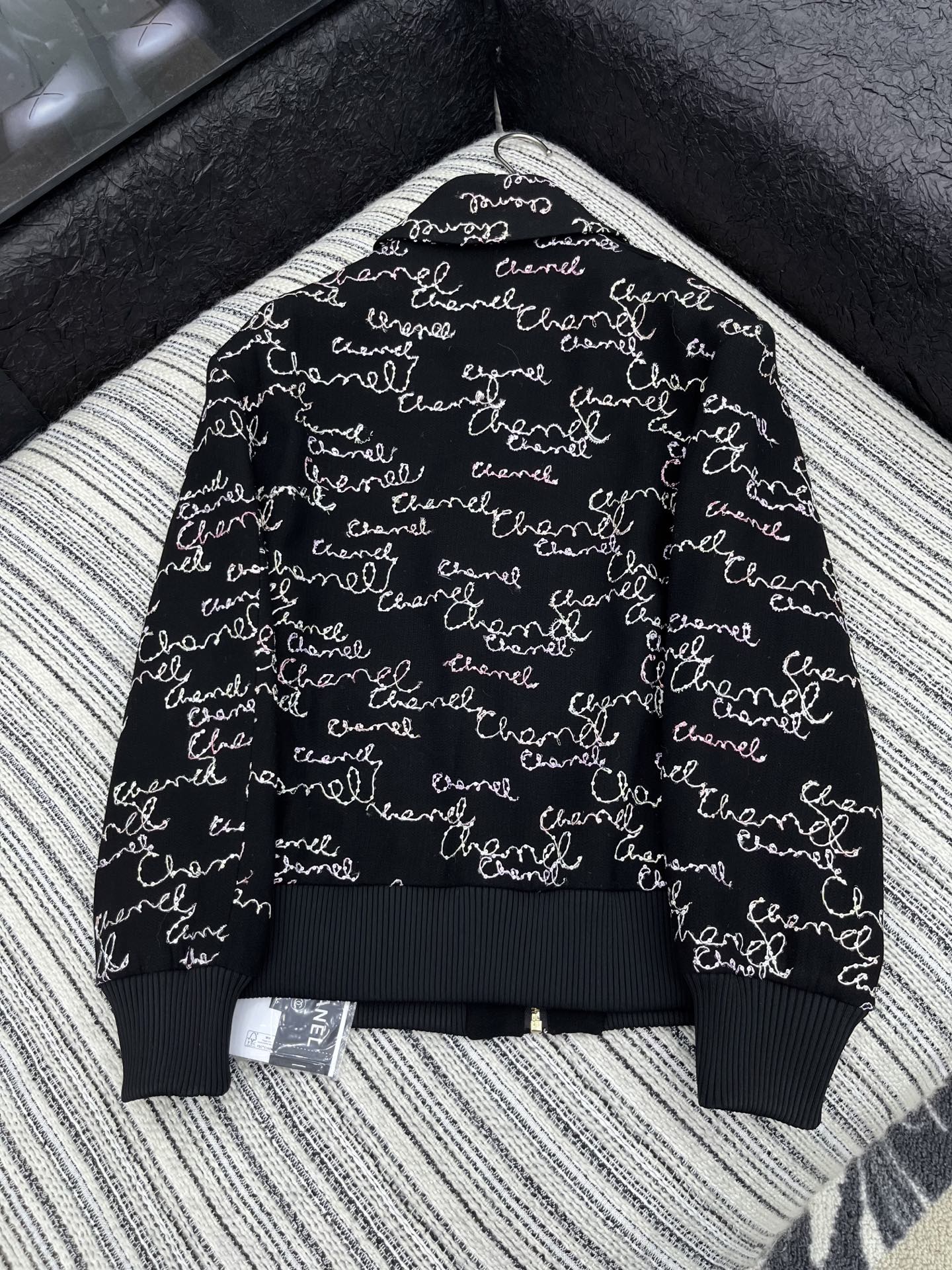 🛒𝐍𝐄𝐖 · 𝟐𝟎𝟐5/爆款原单品质 Chane* ｜2025新品手工坊系列珠片盘花刺绣外套 系列款定制
