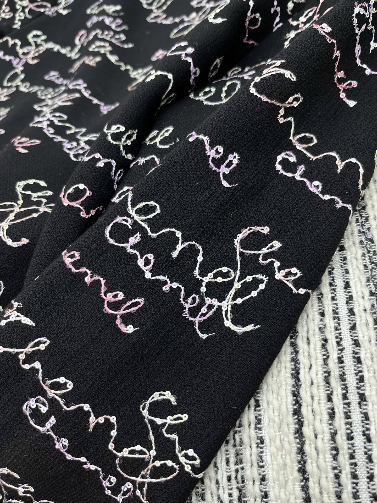 🛒𝐍𝐄𝐖 · 𝟐𝟎𝟐5/爆款原单品质 Chane* ｜2025新品手工坊系列珠片盘花刺绣外套 系列款定制