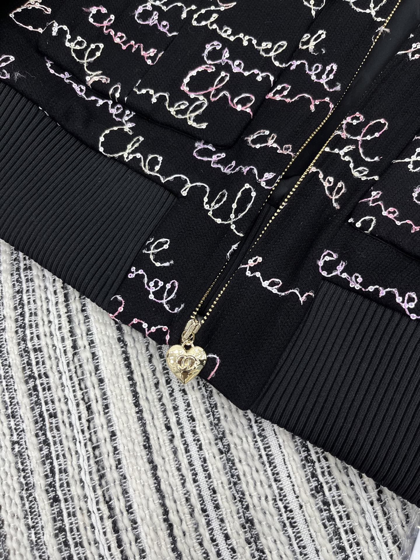 🛒𝐍𝐄𝐖 · 𝟐𝟎𝟐5/爆款原单品质 Chane* ｜2025新品手工坊系列珠片盘花刺绣外套 系列款定制