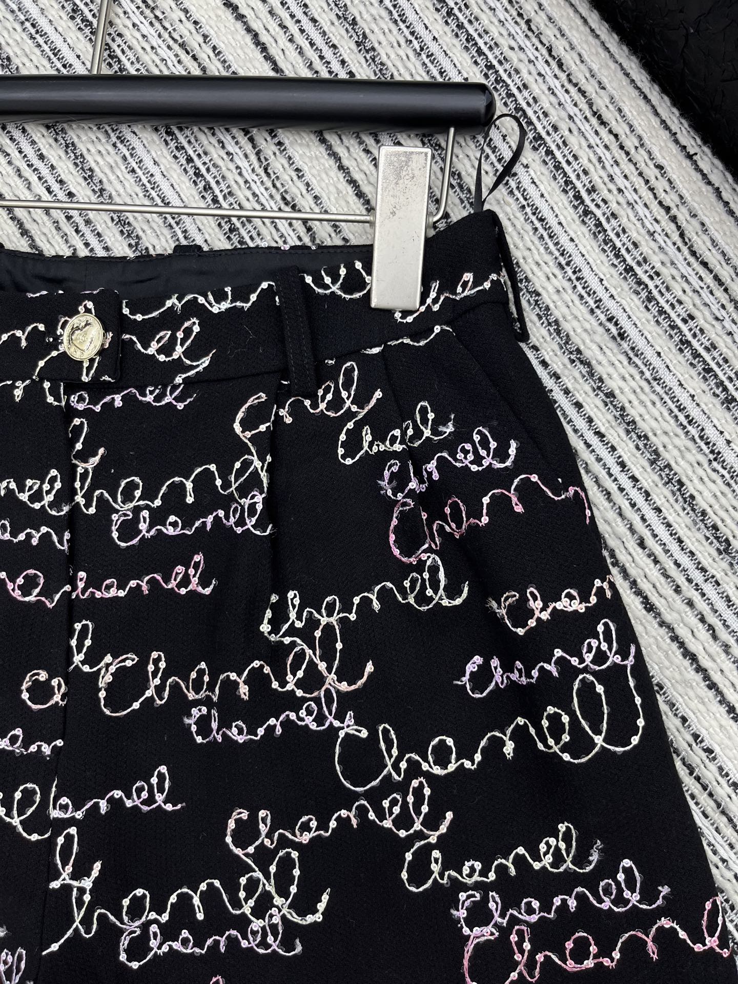 🛒𝐍𝐄𝐖 · 𝟐𝟎𝟐5/爆款原单品质 Chane* ｜2025新品手工坊系列珠片盘花刺绣短裤 系列款定制