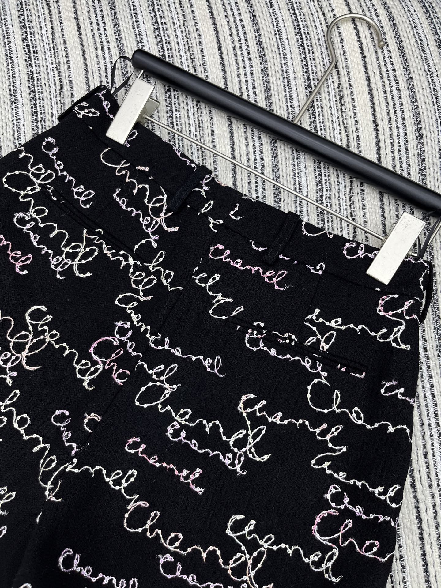 🛒𝐍𝐄𝐖 · 𝟐𝟎𝟐5/爆款原单品质 Chane* ｜2025新品手工坊系列珠片盘花刺绣短裤 系列款定制