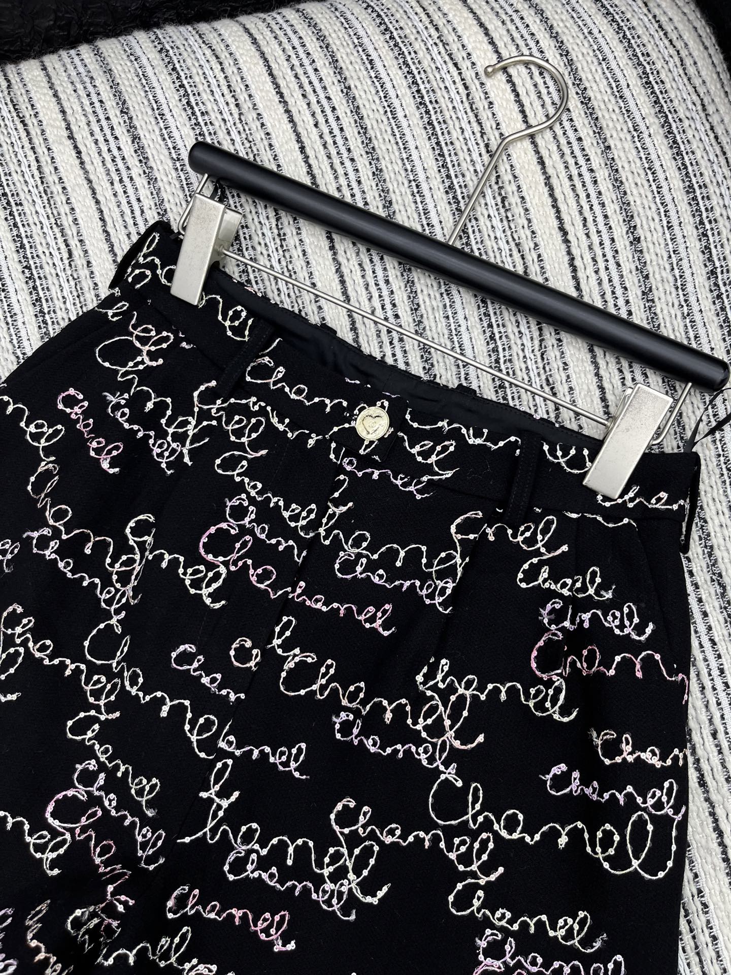 🛒𝐍𝐄𝐖 · 𝟐𝟎𝟐5/爆款原单品质 Chane* ｜2025新品手工坊系列珠片盘花刺绣短裤 系列款定制