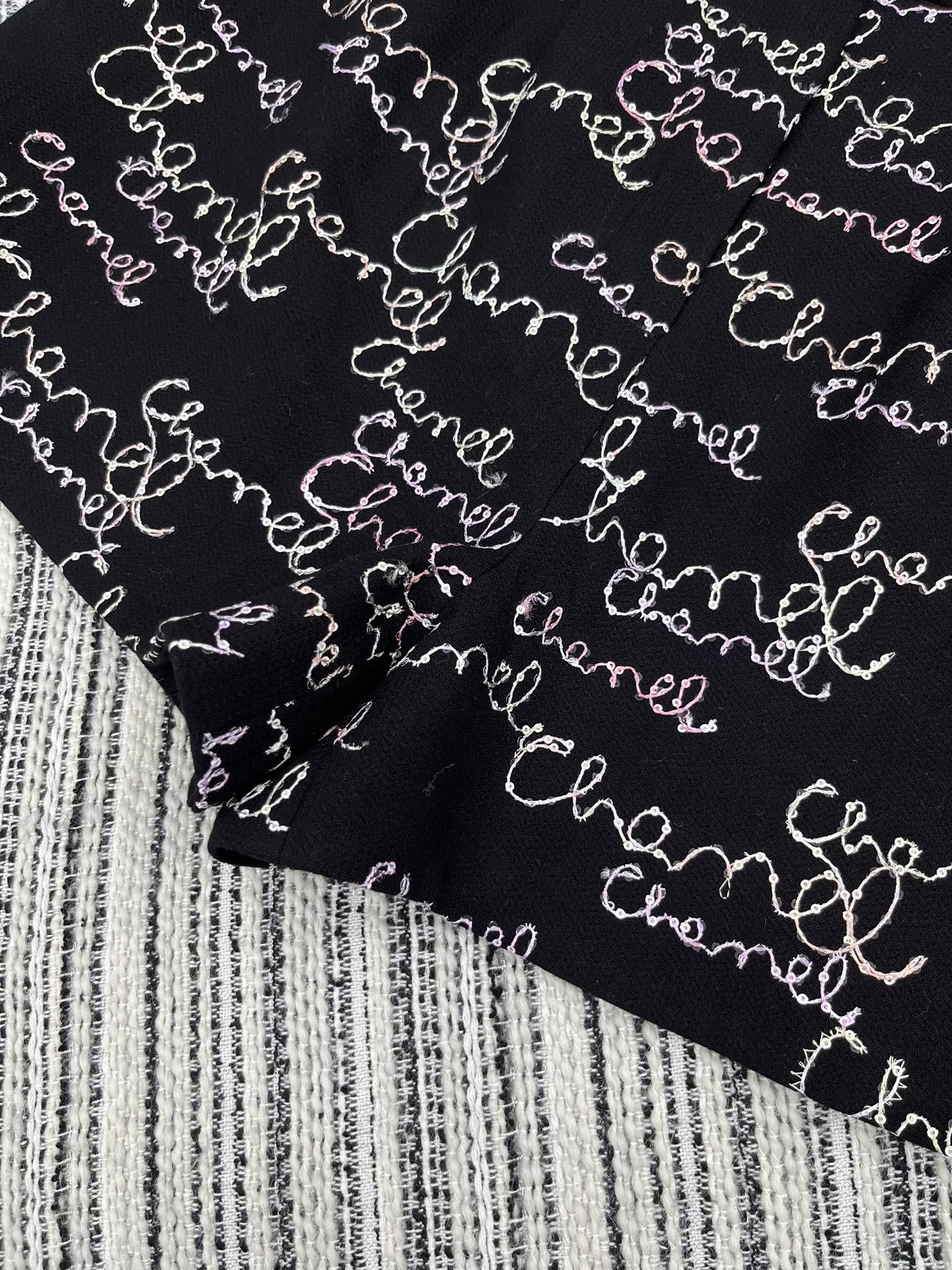 🛒𝐍𝐄𝐖 · 𝟐𝟎𝟐5/爆款原单品质 Chane* ｜2025新品手工坊系列珠片盘花刺绣短裤 系列款定制